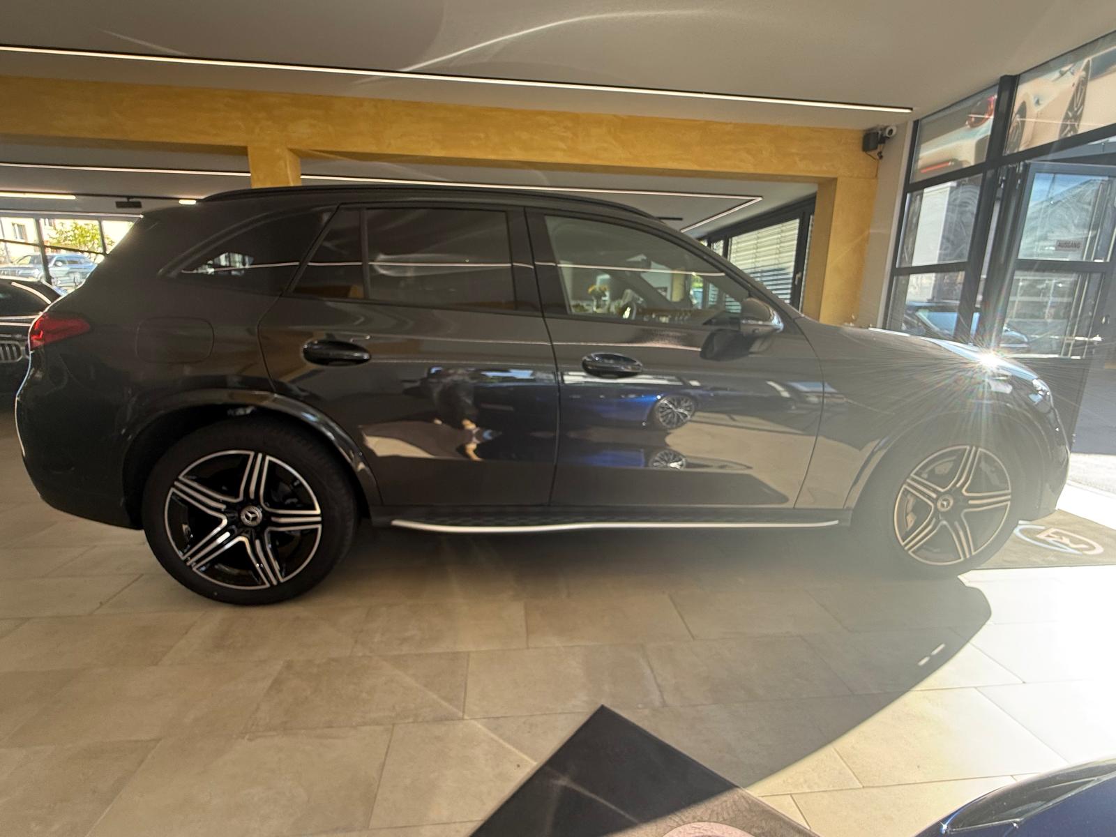 MERCEDES-BENZ GLC 300 4Matic 9G-Tronic-showroom-element-1