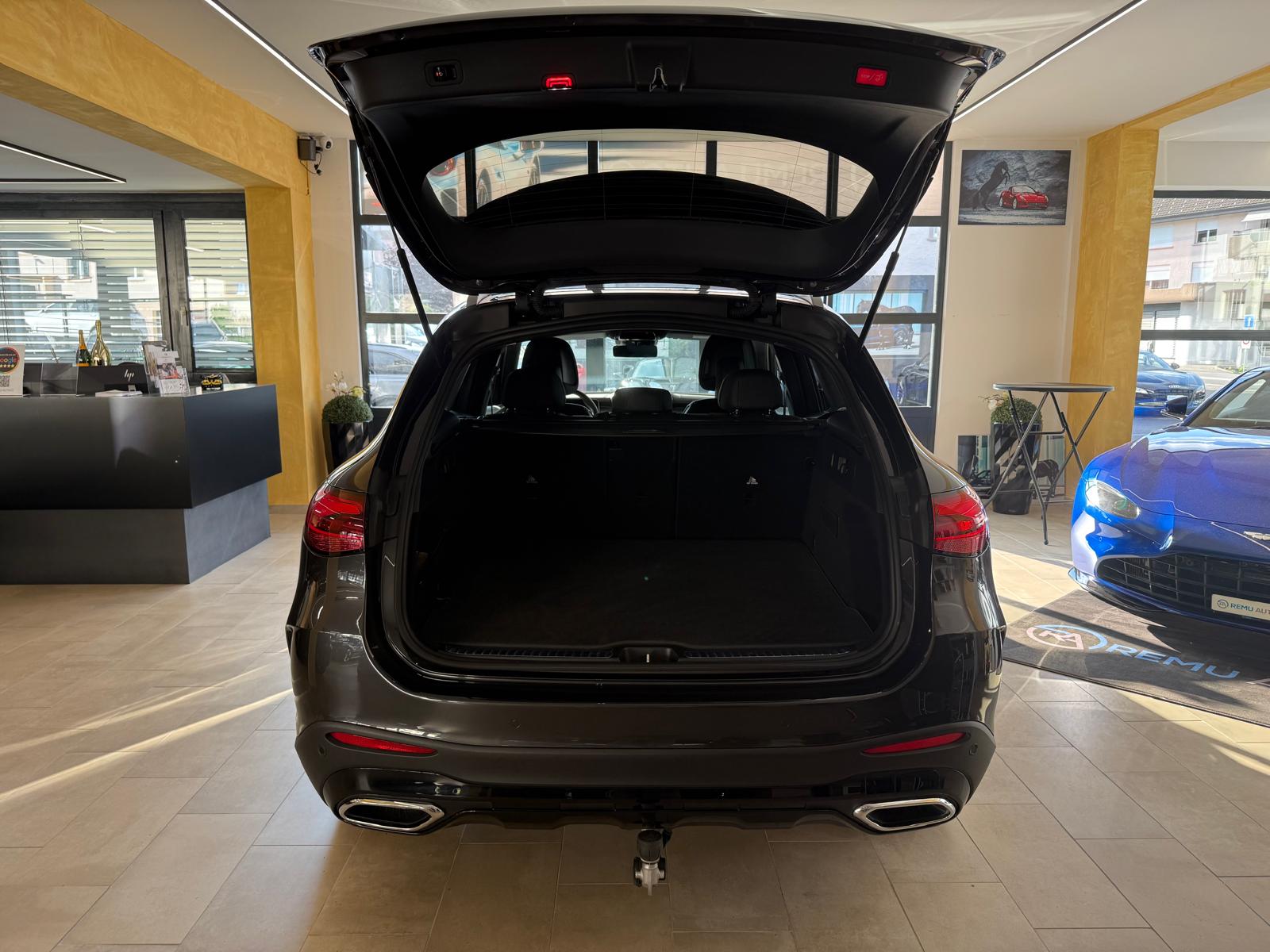 MERCEDES-BENZ GLC 300 4Matic 9G-Tronic-image-4