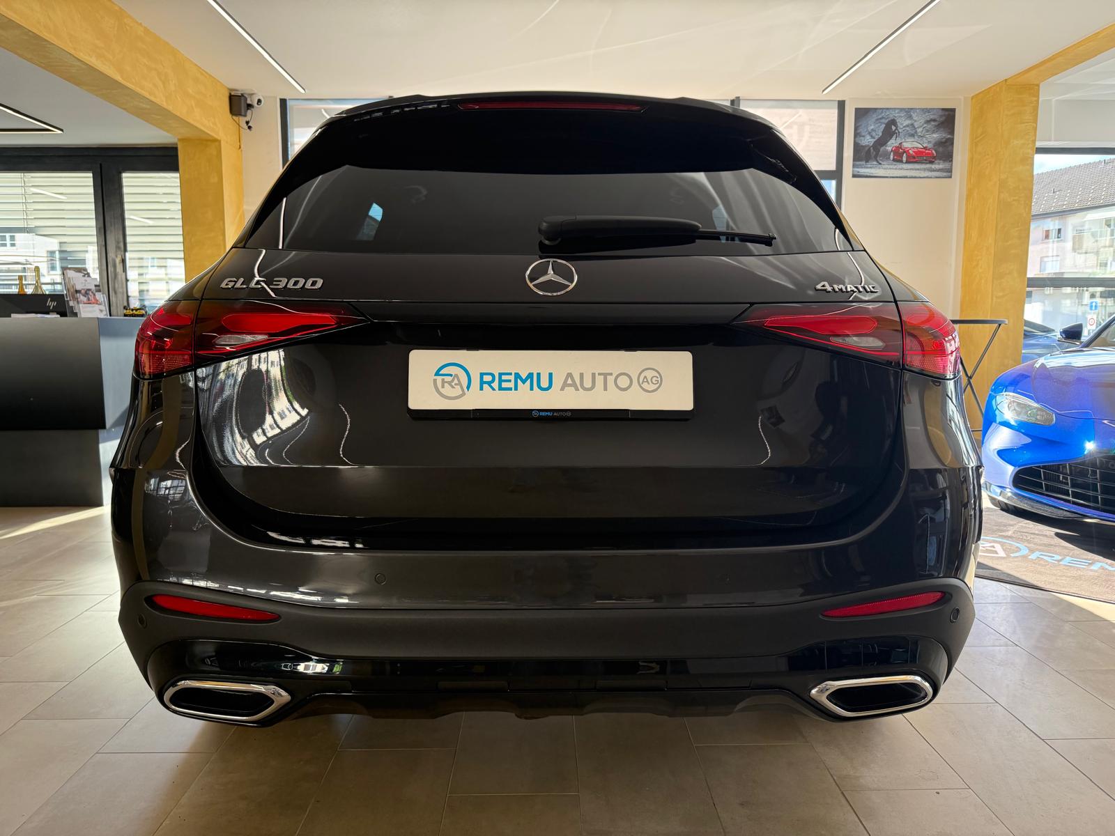 MERCEDES-BENZ GLC 300 4Matic 9G-Tronic-showroom-element-3
