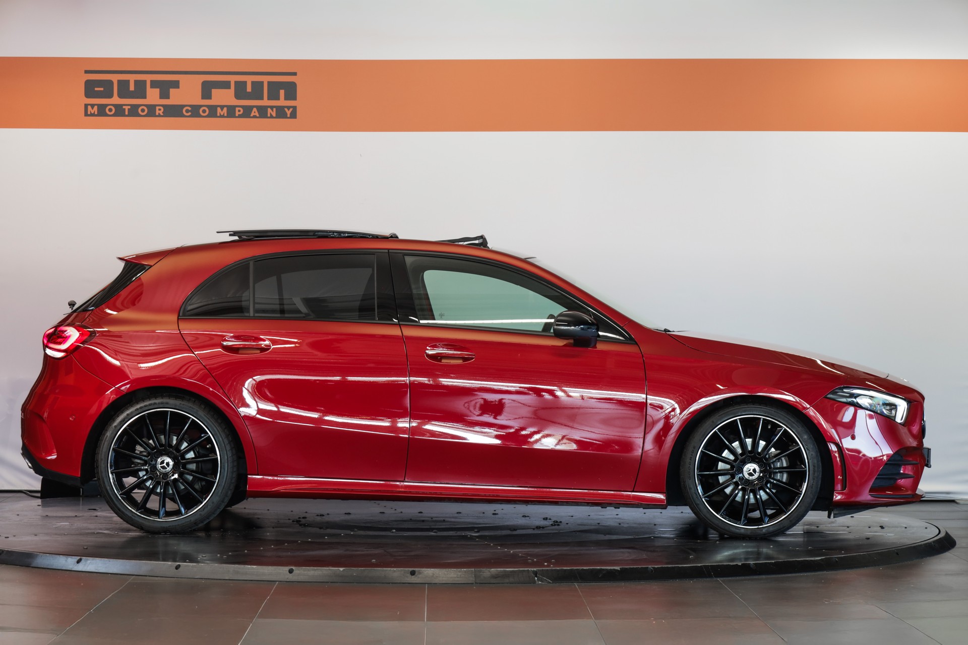 MERCEDES-BENZ A 180 Night Star AMG Line 7G-DCT-showroom-element-3