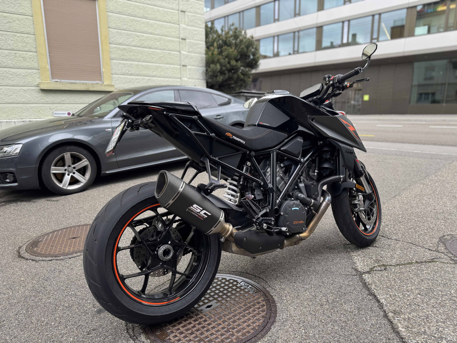 KTM 1290 Super Duke R-showroom-element-3
