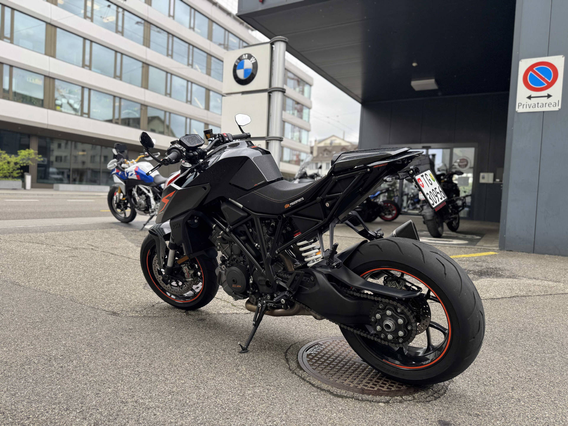 KTM 1290 Super Duke R-showroom-element-2
