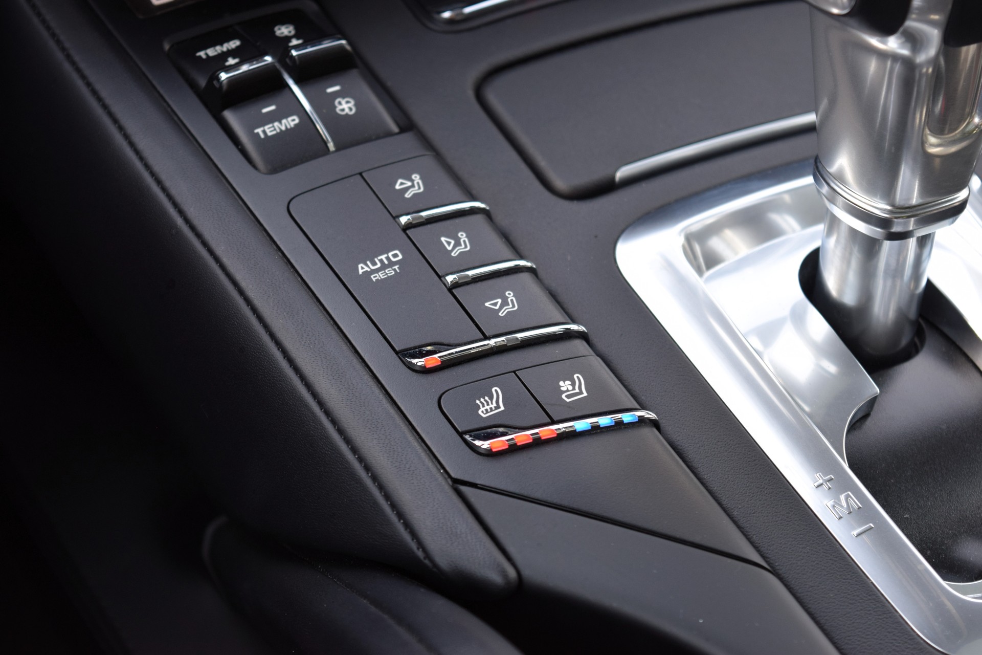 PORSCHE Cayenne Turbo S-image-11