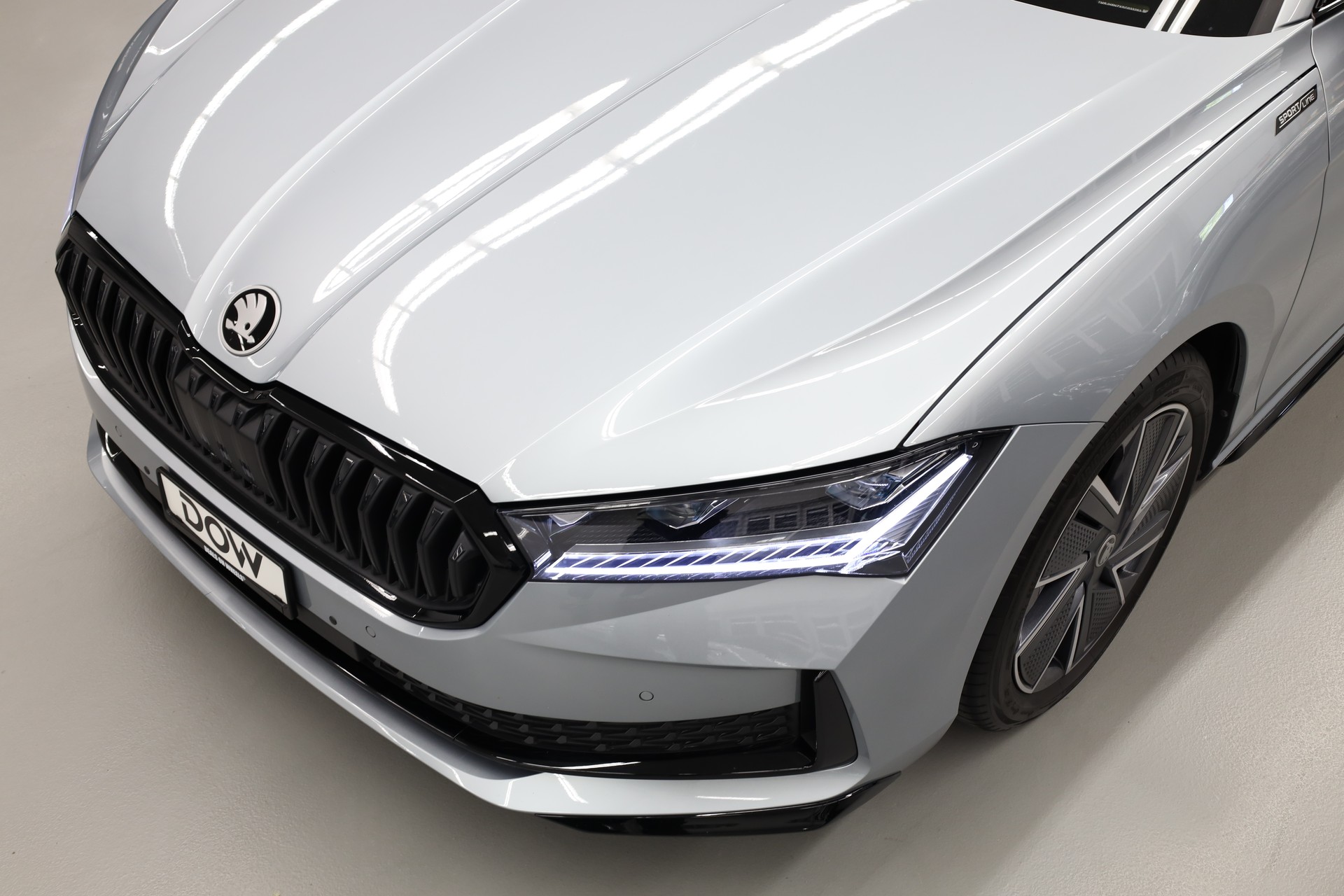 SKODA Superb Combi 2.0 TDI Sportline DSG-image-7