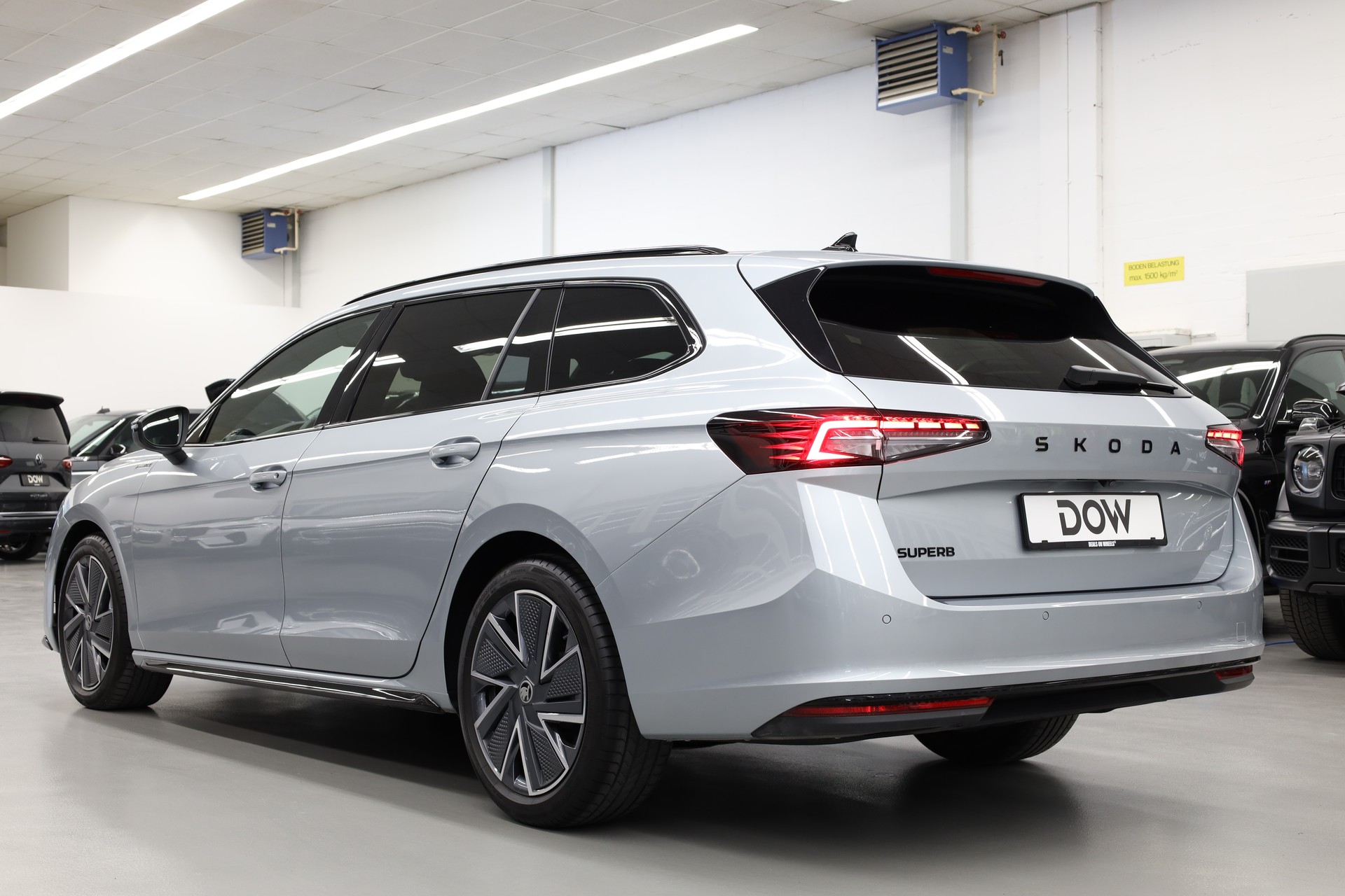 SKODA Superb Combi 2.0 TDI Sportline DSG-showroom-element-3