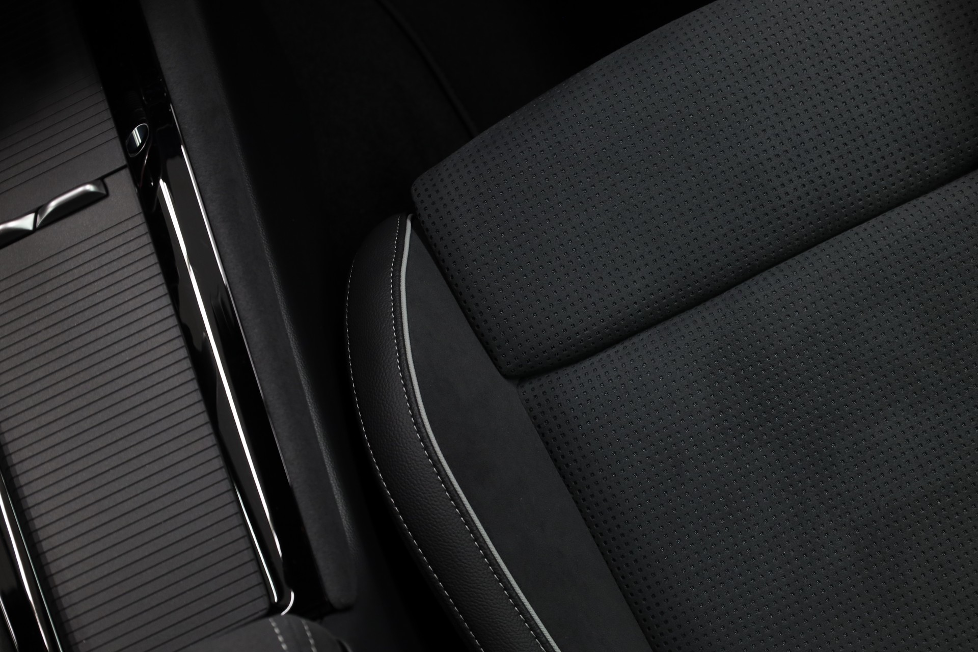 SKODA Superb Combi 2.0 TDI Sportline DSG-image-22