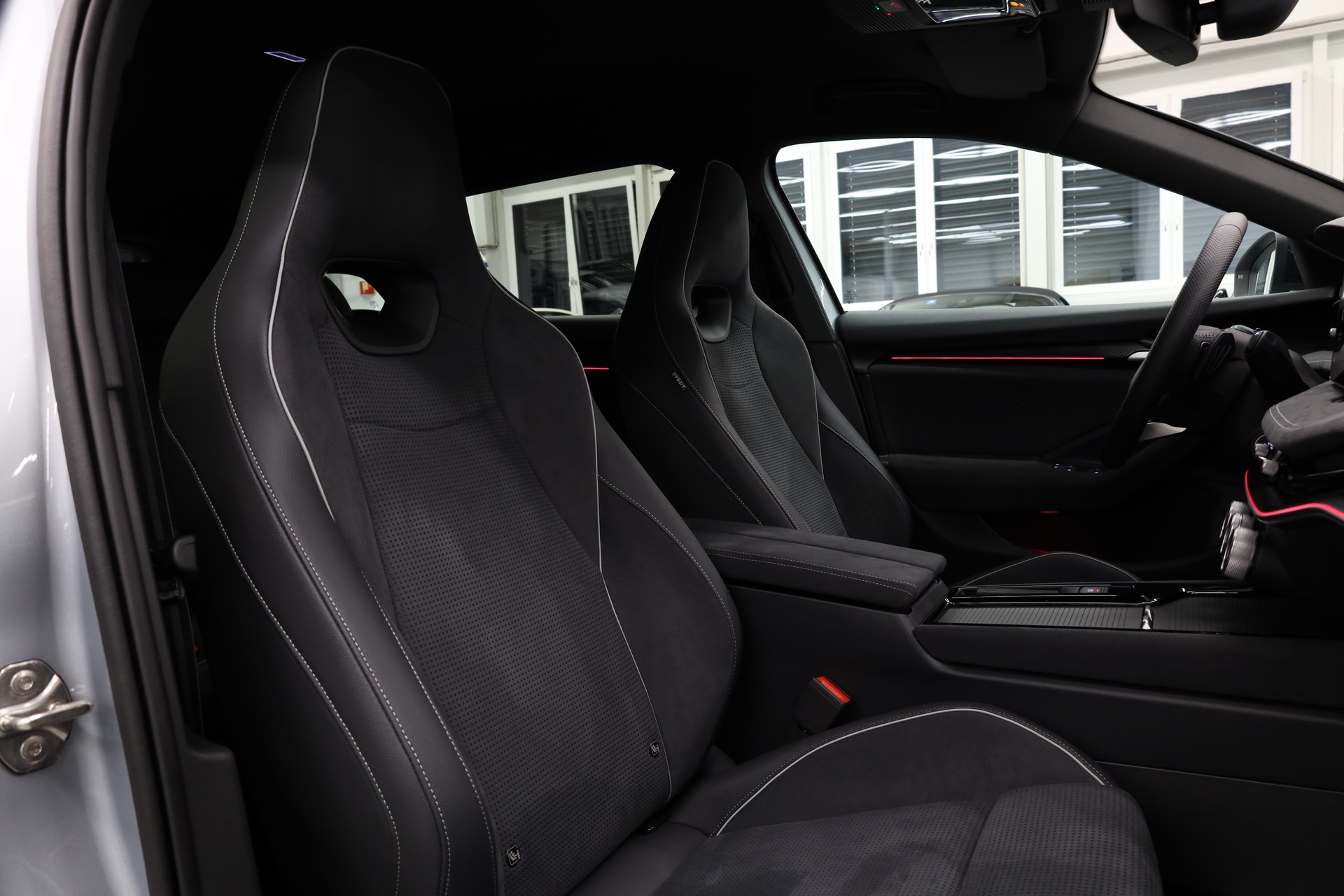 SKODA Superb Combi 2.0 TDI Sportline DSG-image-14