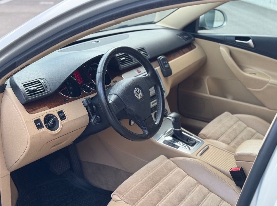 VW Passat 2.0T FSI Highline-image-5