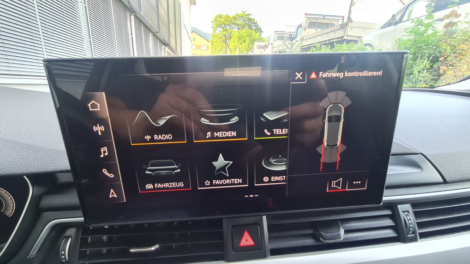 AUDI A4 Avant 35 TDI S-tronic ** Gr-Navigationssystem ** PDC Vorne + Hinten ** Tempomat ** Frisch Ab MFK & Service **-image-13