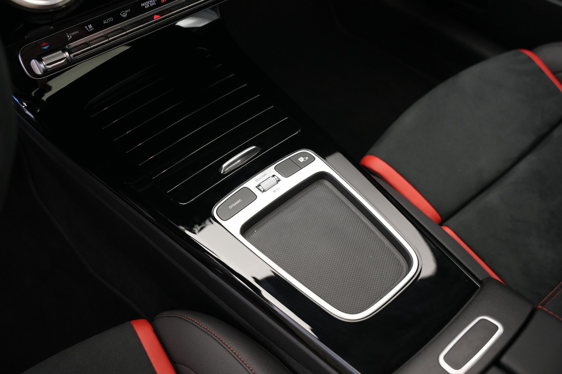 MERCEDES-BENZ CLA 45 S AMG 4Matic+ 8G-DCT *Burmester* *Schalensitze* *Panorama*-image-21