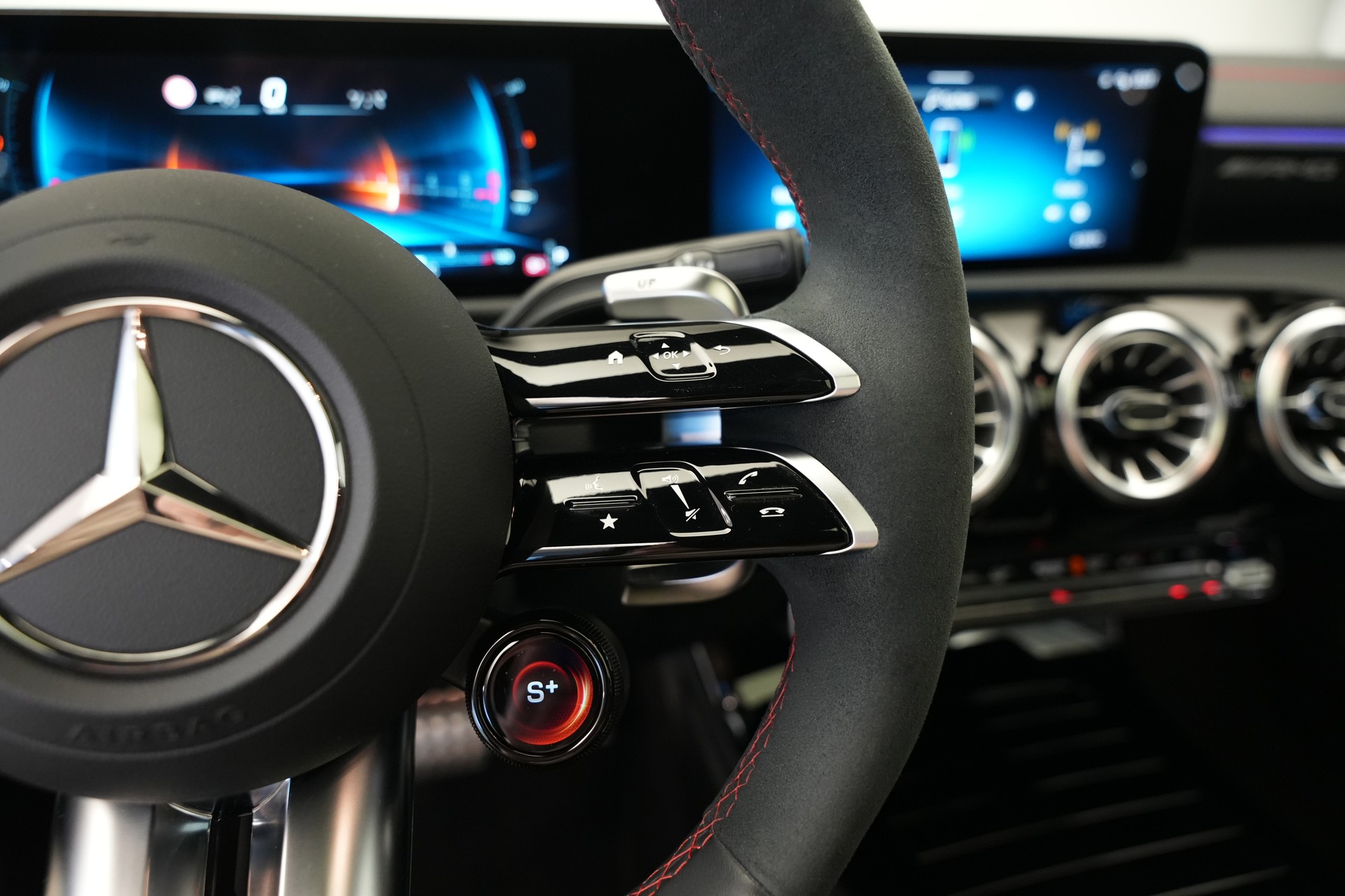 MERCEDES-BENZ CLA 45 S AMG 4Matic+ 8G-DCT *Burmester* *Schalensitze* *Panorama*-image-23