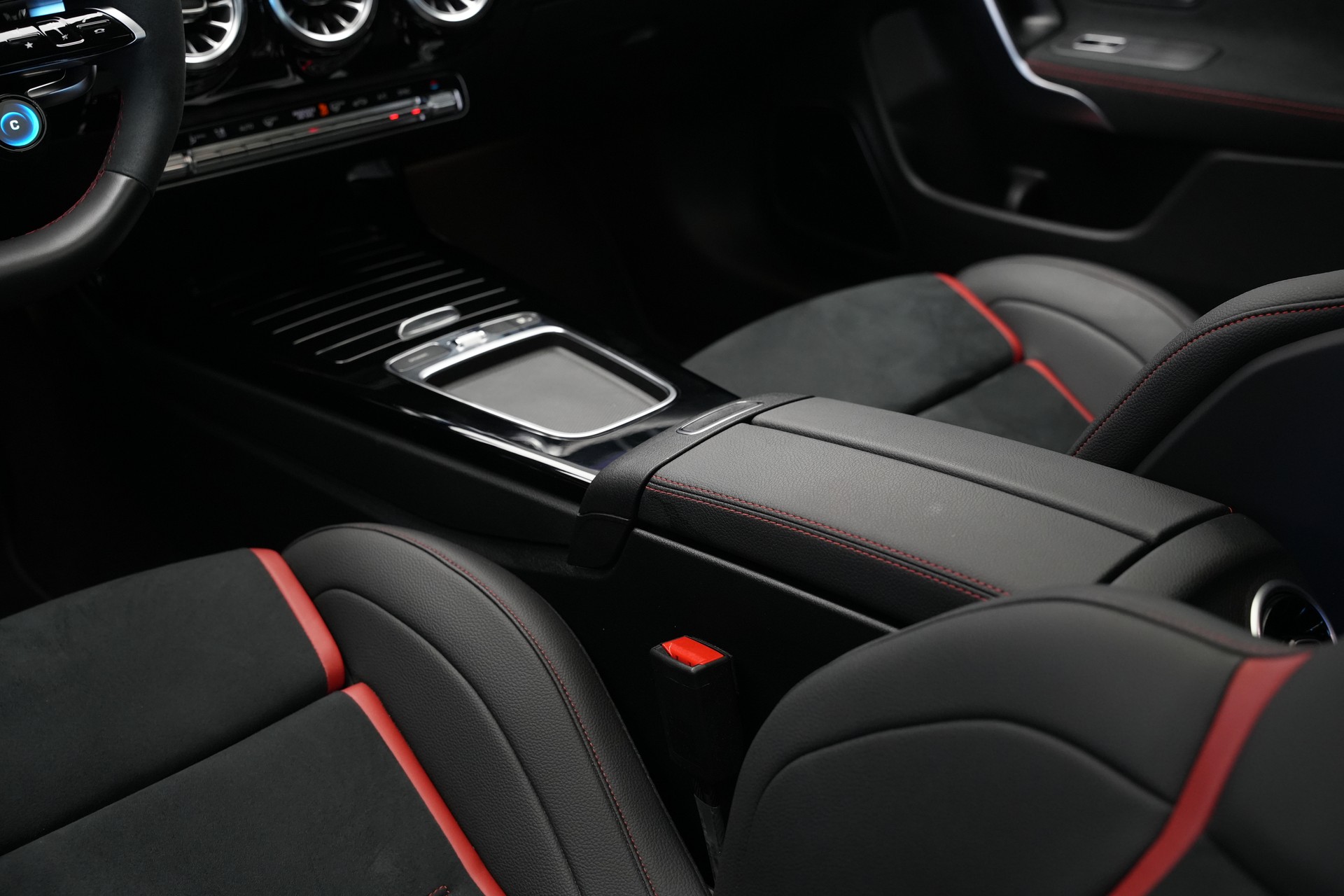 MERCEDES-BENZ CLA 45 S AMG 4Matic+ 8G-DCT *Burmester* *Schalensitze* *Panorama*-image-34