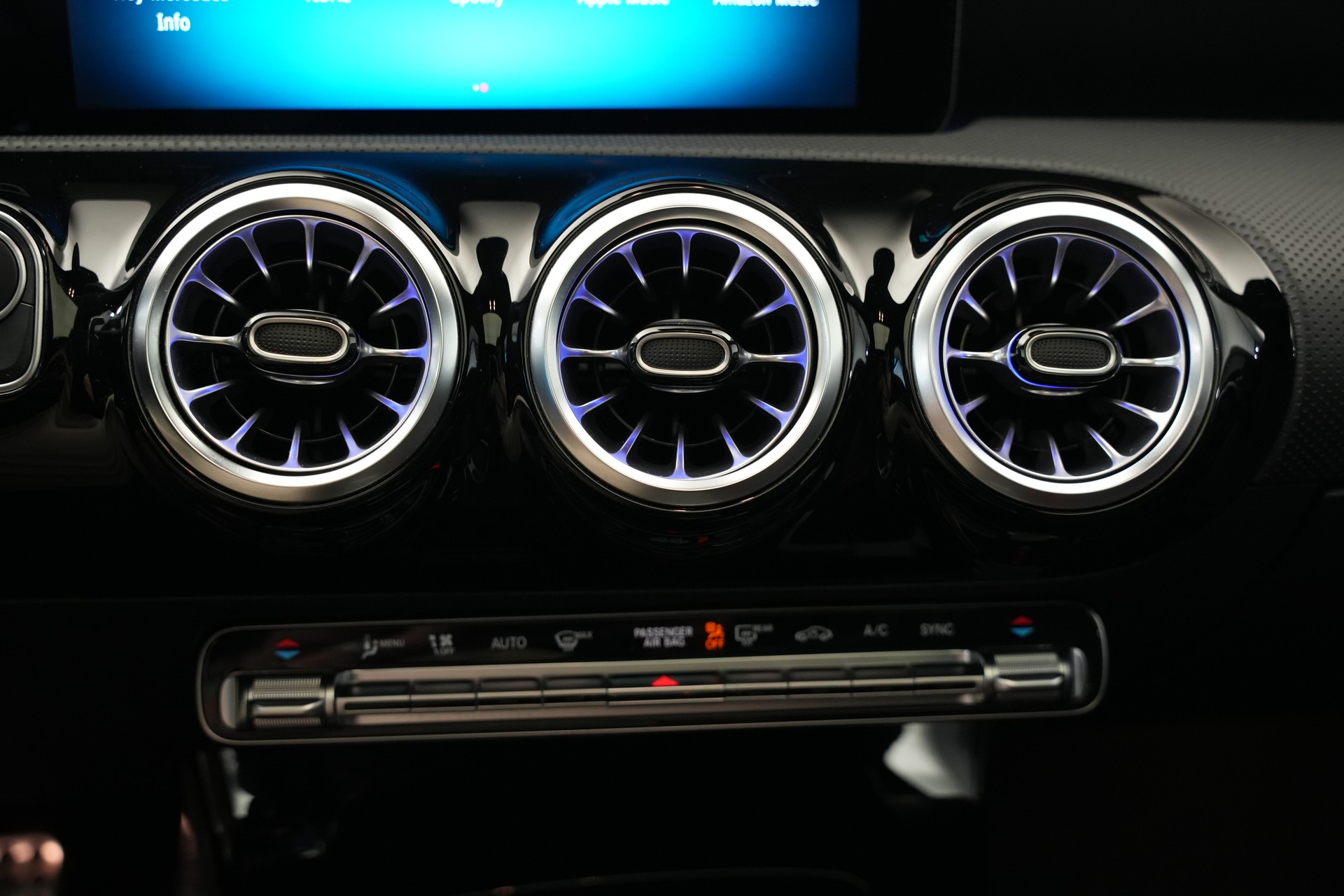 MERCEDES-BENZ CLA 45 S AMG 4Matic+ 8G-DCT *Burmester* *Schalensitze* *Panorama*-image-28