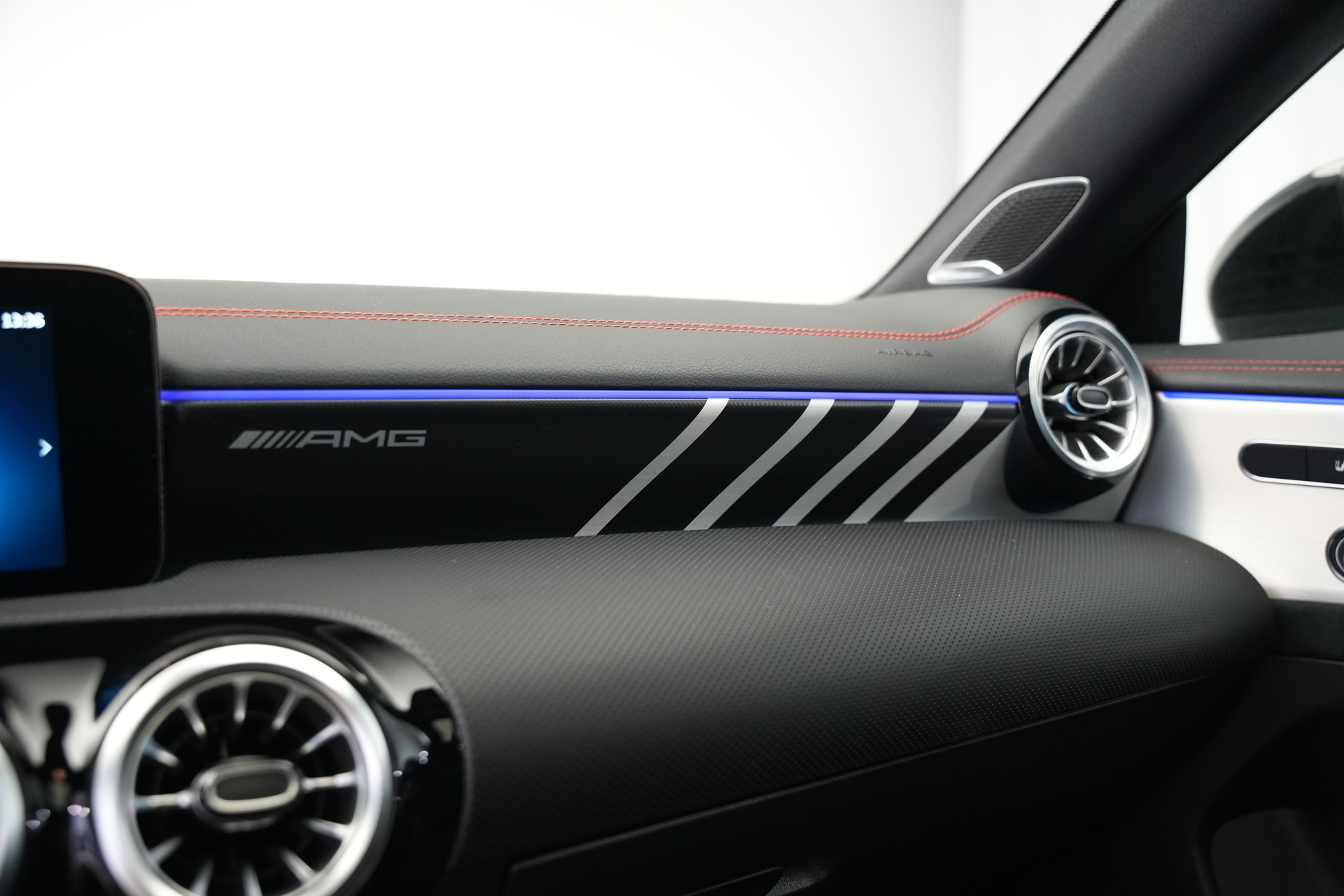 MERCEDES-BENZ CLA 45 S AMG 4Matic+ 8G-DCT *Burmester* *Schalensitze* *Panorama*-image-19
