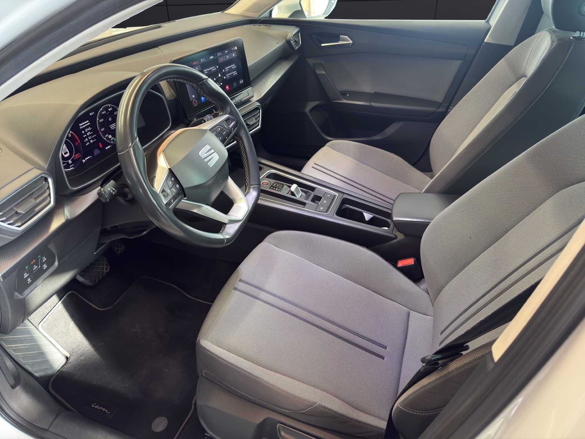 SEAT Leon ST 2.0 TDI EVO DSG Music Edition-image-8