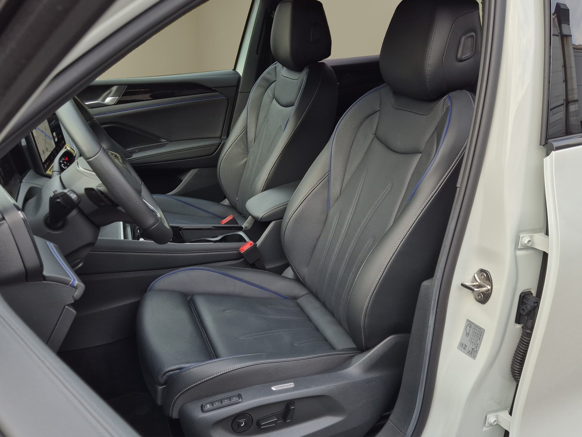 VW Tiguan 2.0 TSI DSG R-Line 4Motion-image-8