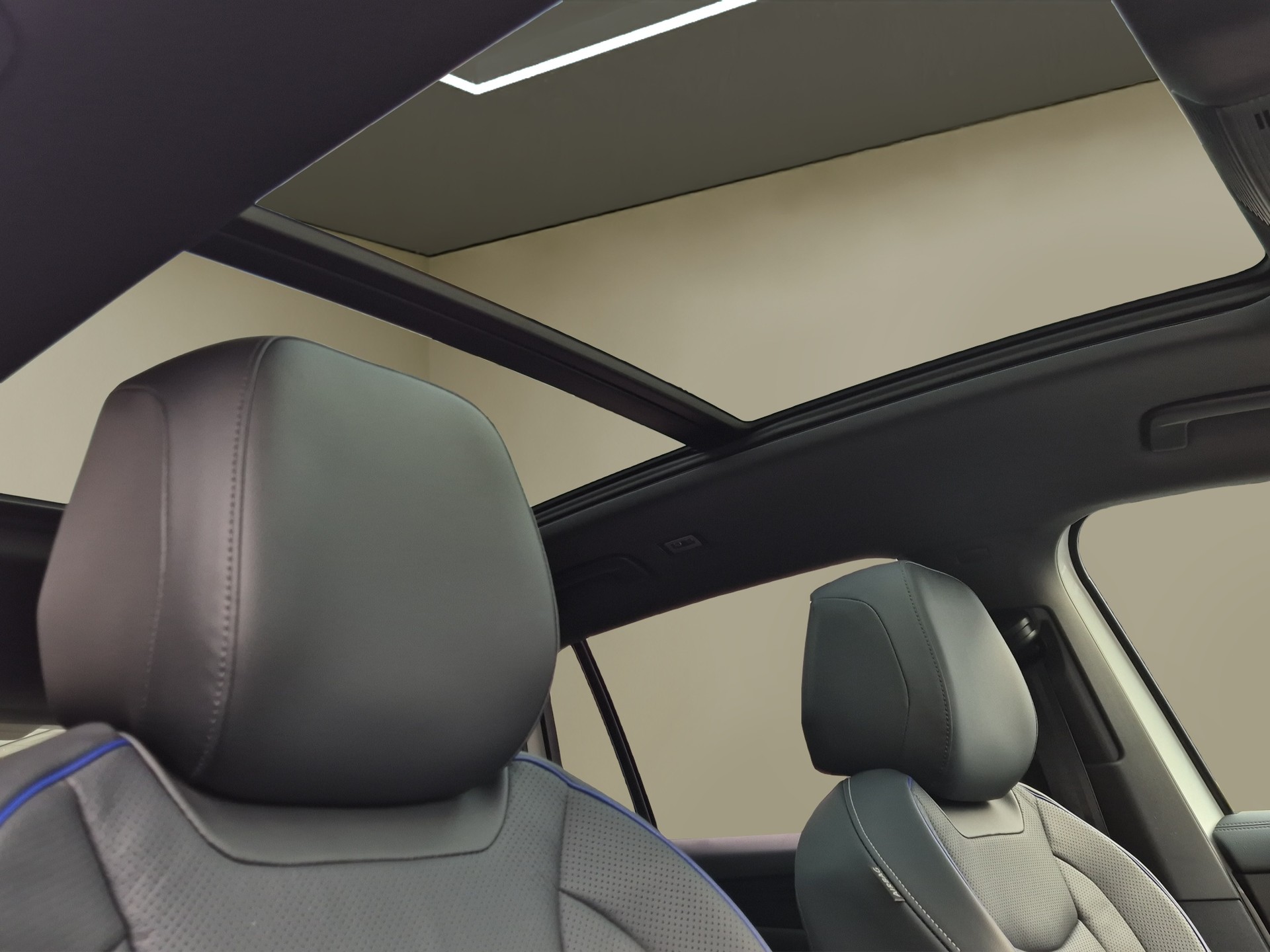 VW Tiguan 2.0 TSI DSG R-Line 4Motion-image-22