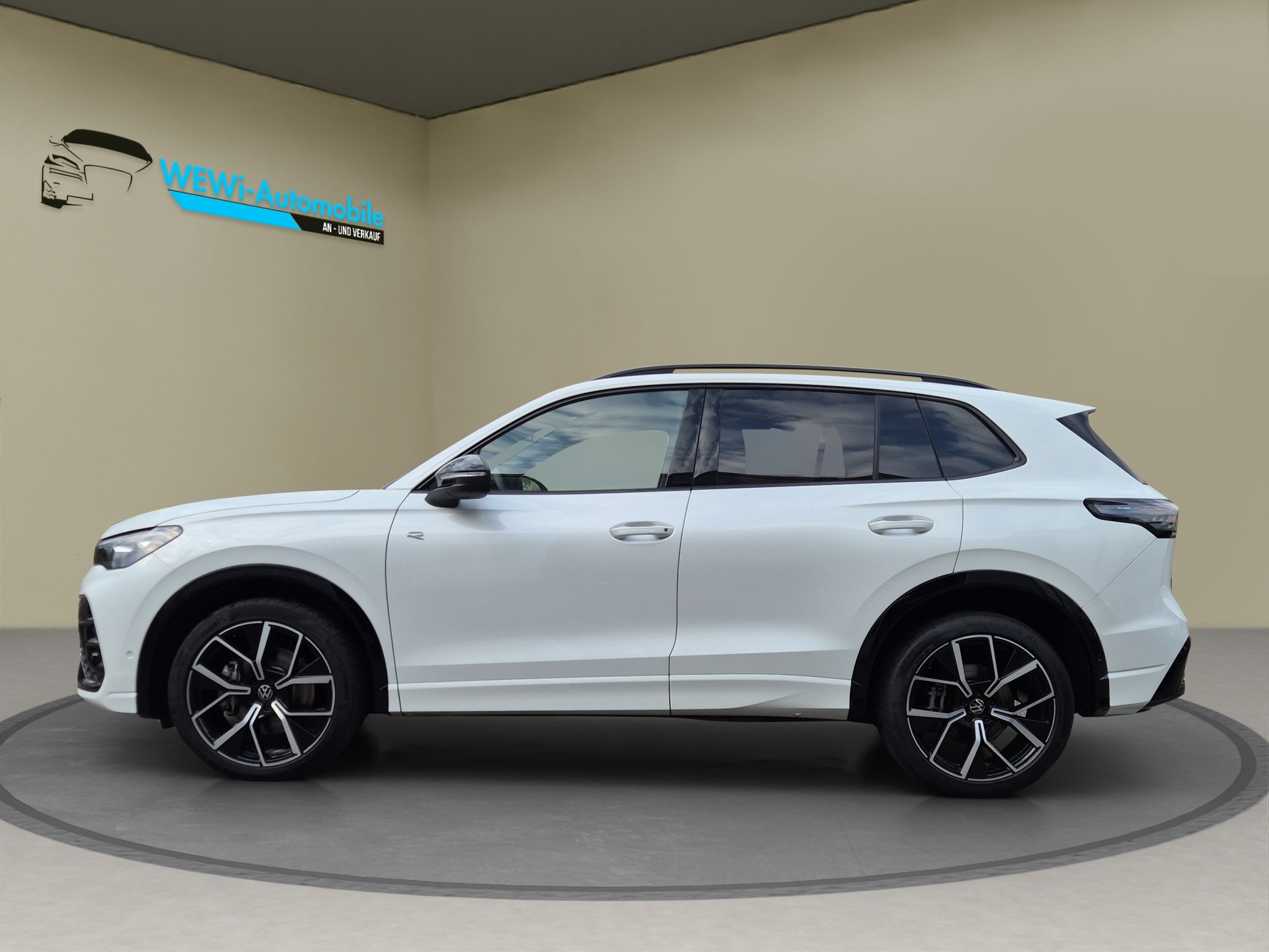 VW Tiguan 2.0 TSI DSG R-Line 4Motion-showroom-element-1