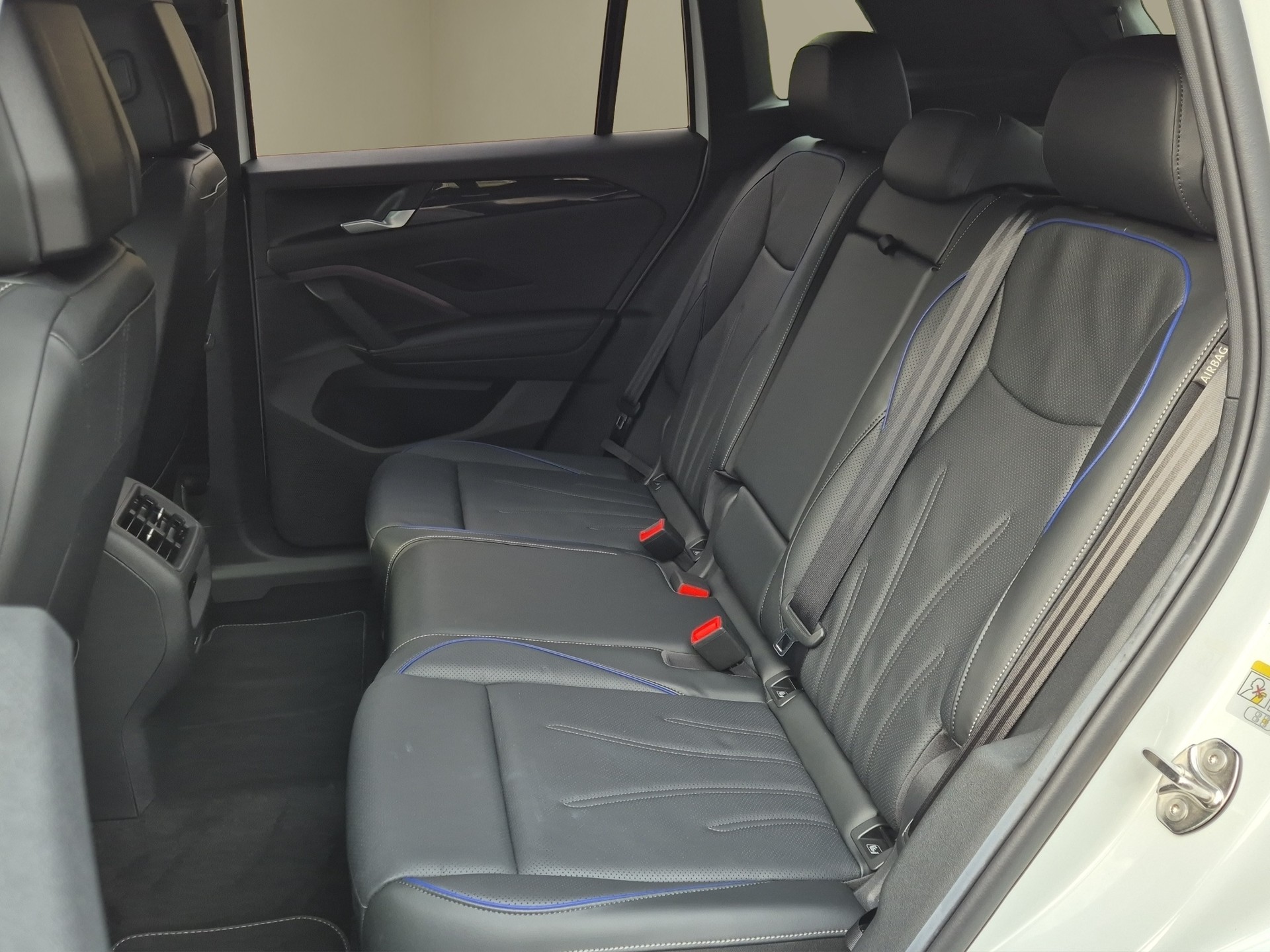 VW Tiguan 2.0 TSI DSG R-Line 4Motion-image-13