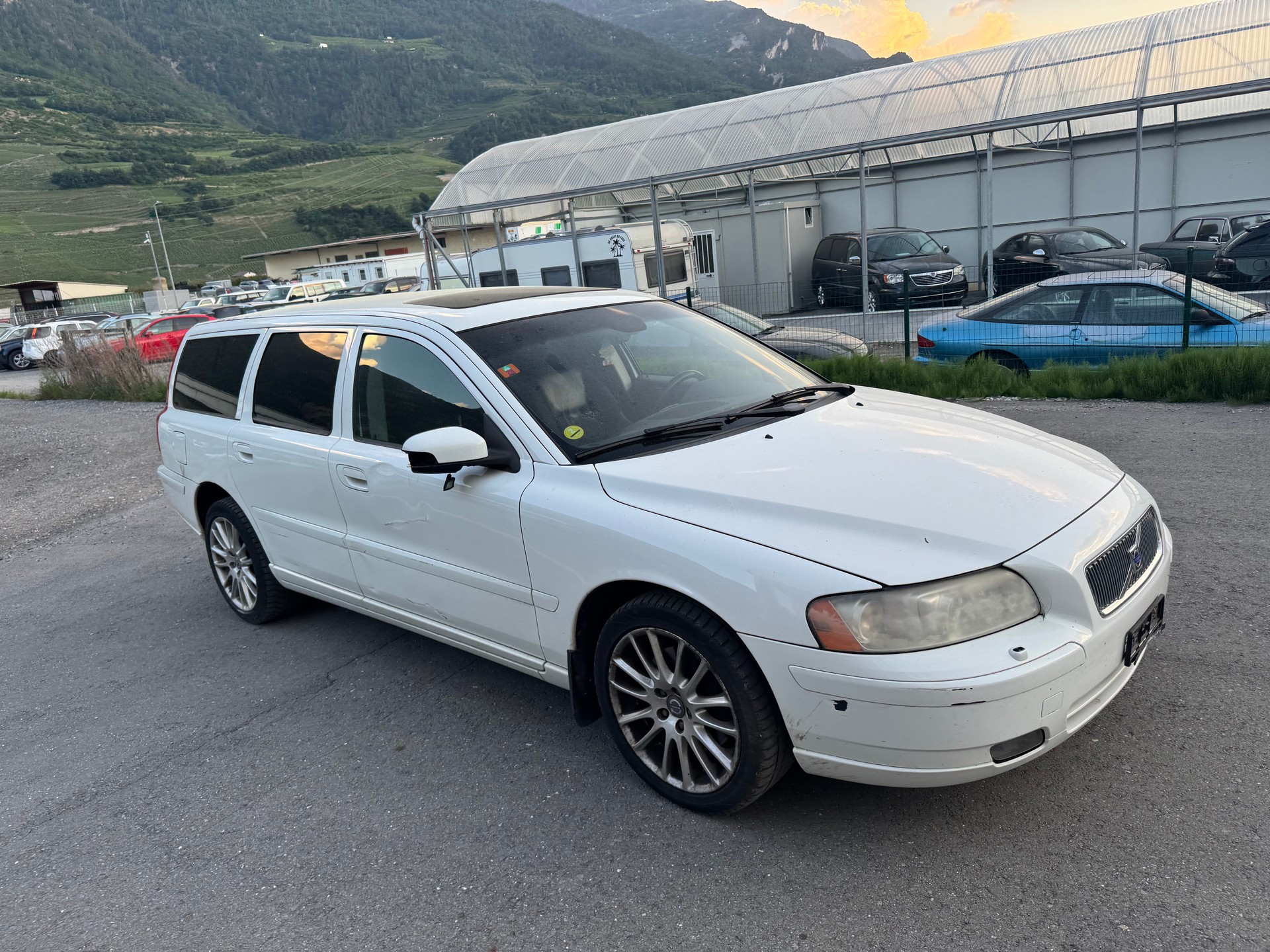 VOLVO V70 2.4 Momentum-image-2