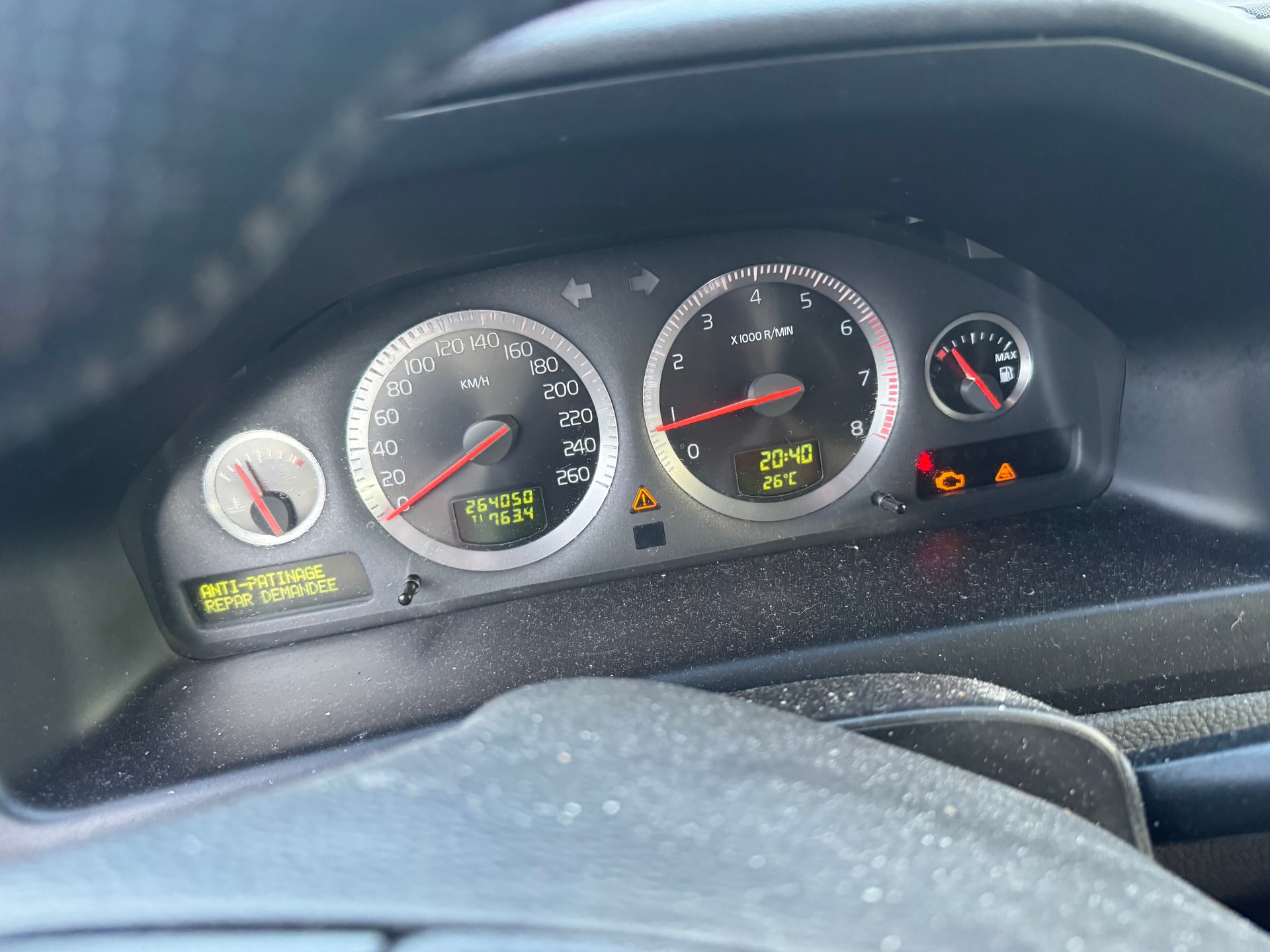 VOLVO V70 2.4 Momentum-image-9