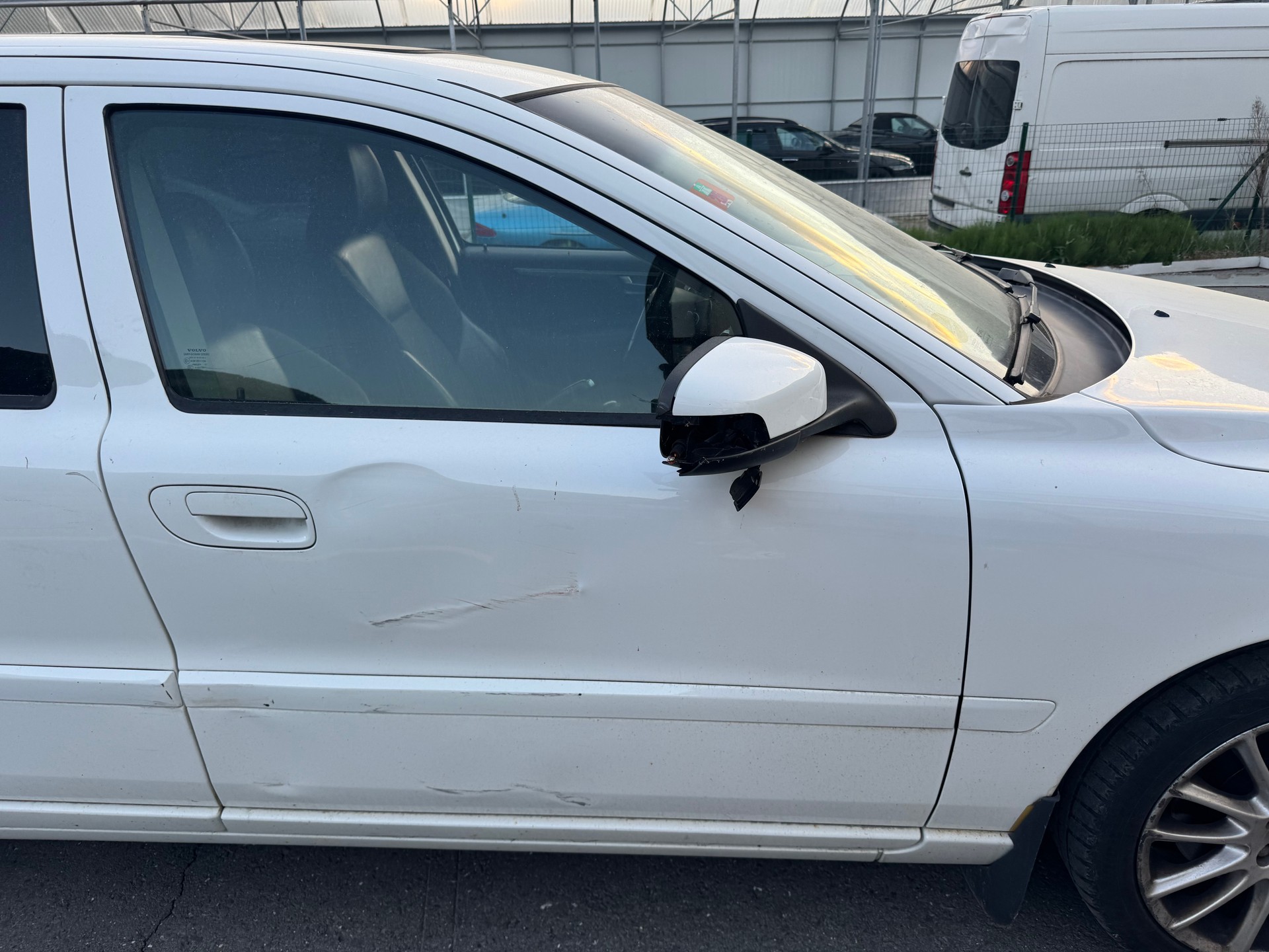 VOLVO V70 2.4 Momentum-image-3