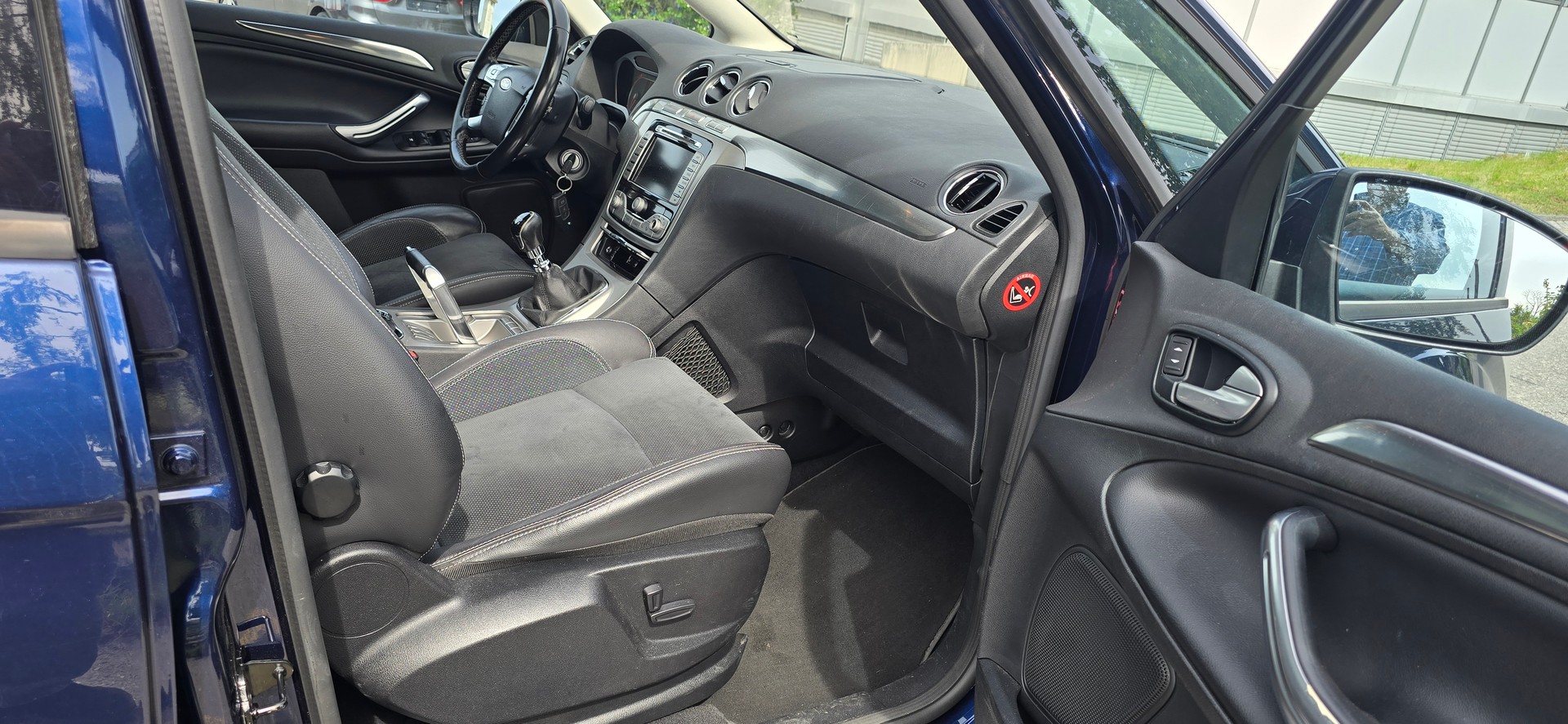 FORD S-Max 2.2 TDCi Magic Edition-image-9