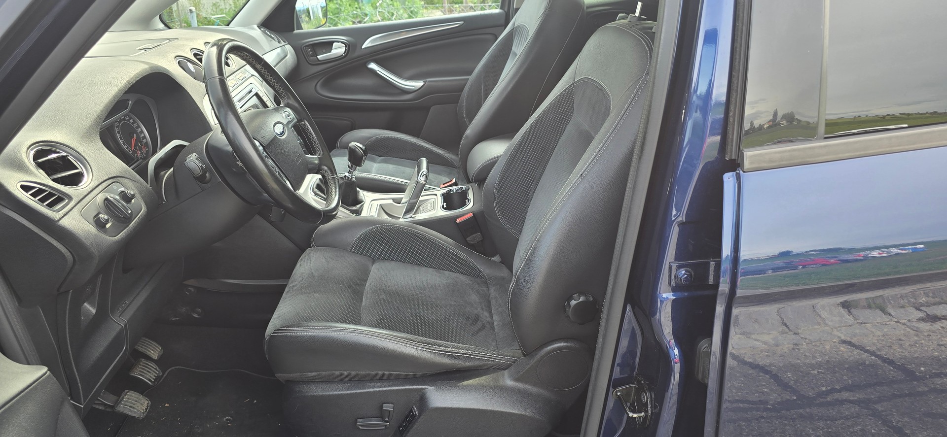 FORD S-Max 2.2 TDCi Magic Edition-image-12