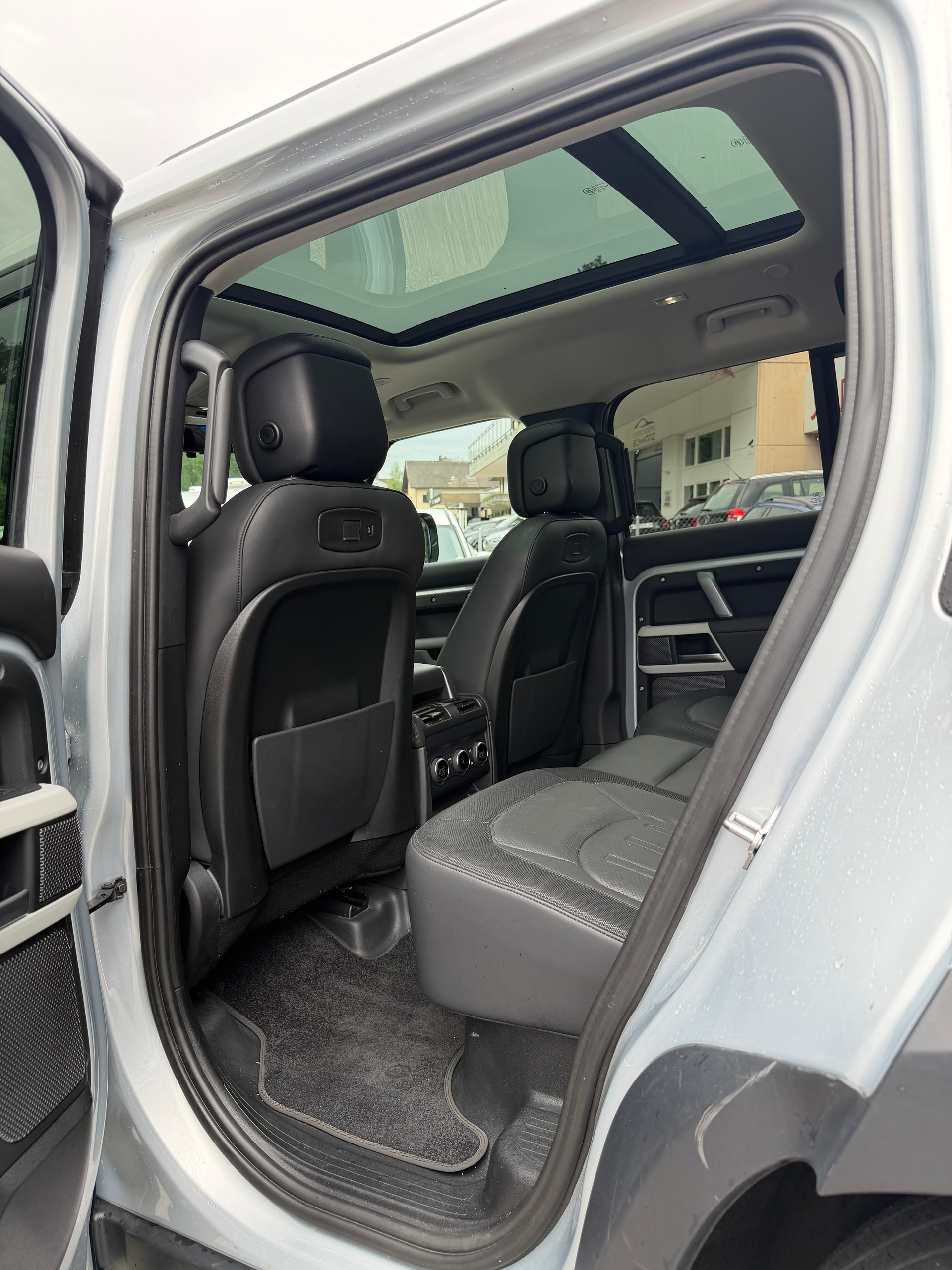 LAND ROVER Defender 110 P400e Si4 PHEV X-Dynamic HSE AT8-image-8