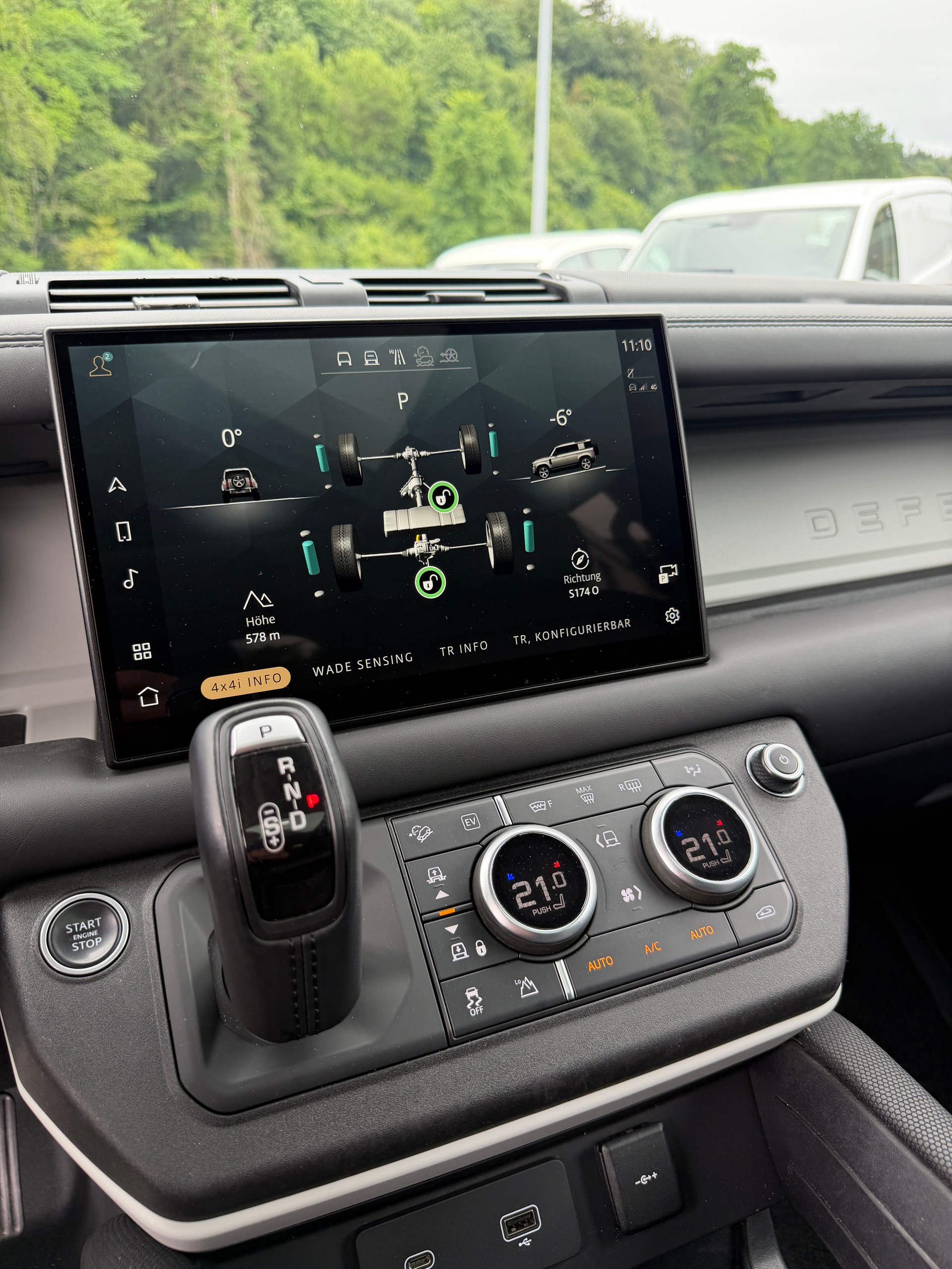 LAND ROVER Defender 110 P400e Si4 PHEV X-Dynamic HSE AT8-image-13