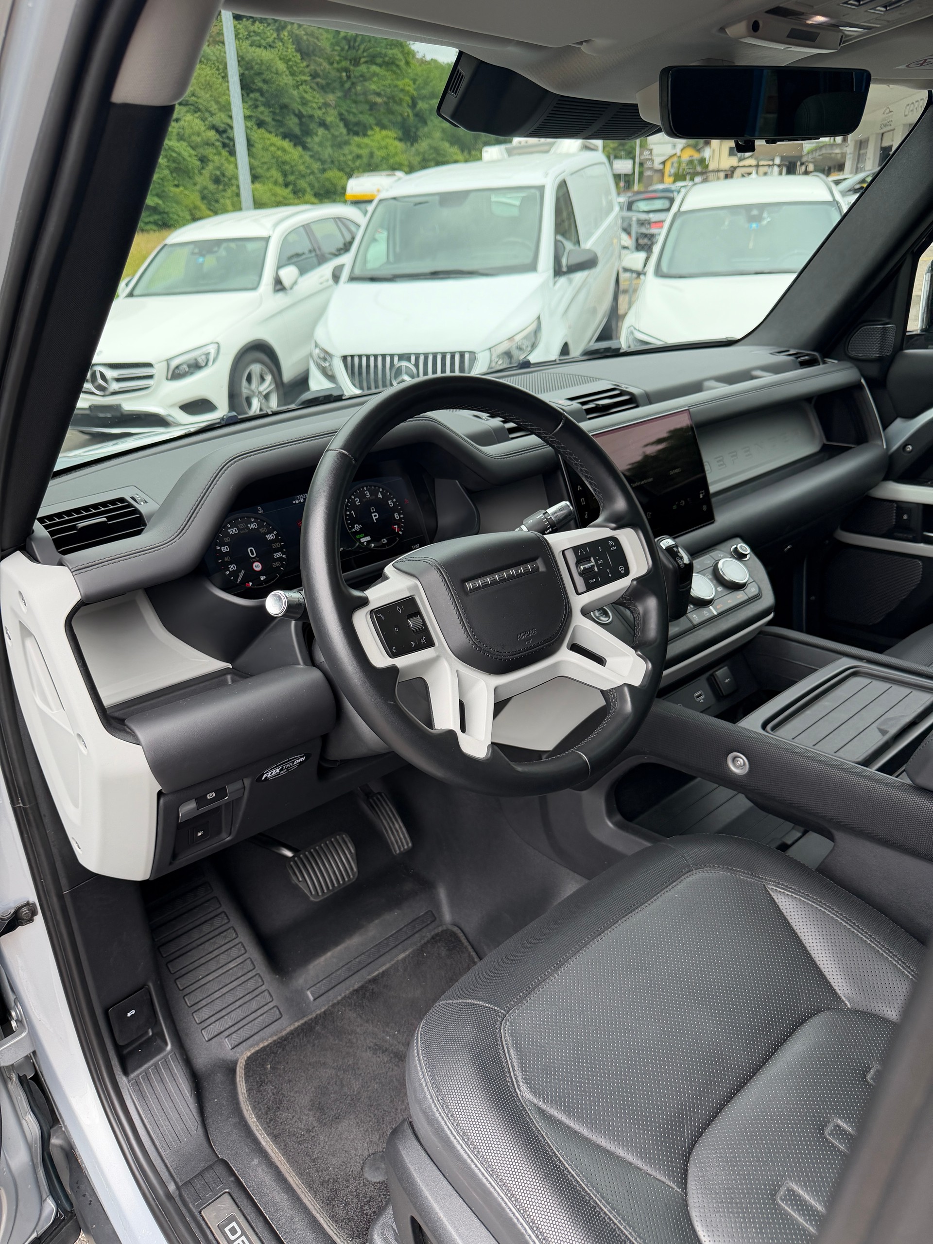 LAND ROVER Defender 110 P400e Si4 PHEV X-Dynamic HSE AT8-image-6