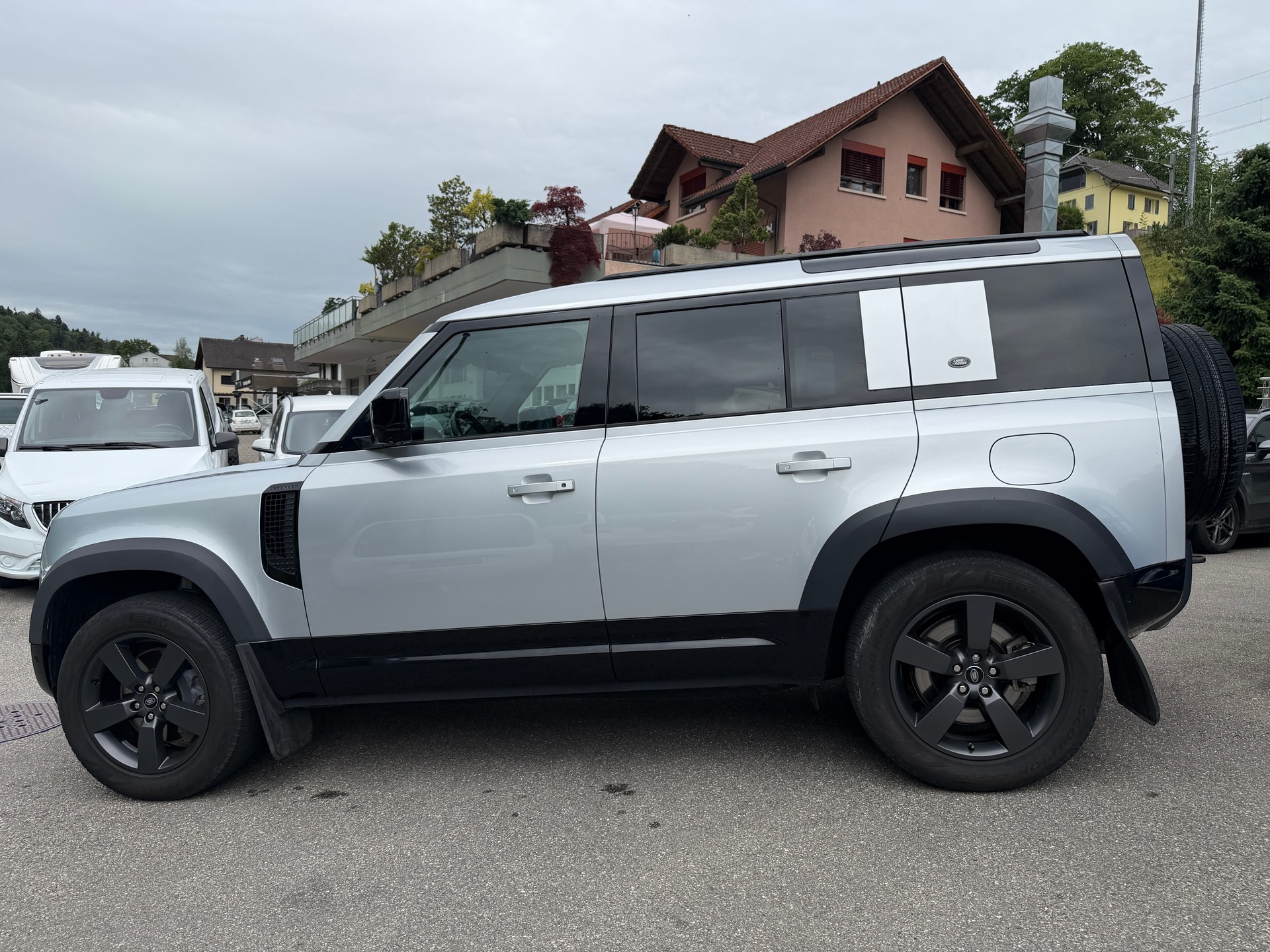 LAND ROVER Defender 110 P400e Si4 PHEV X-Dynamic HSE AT8-image-5