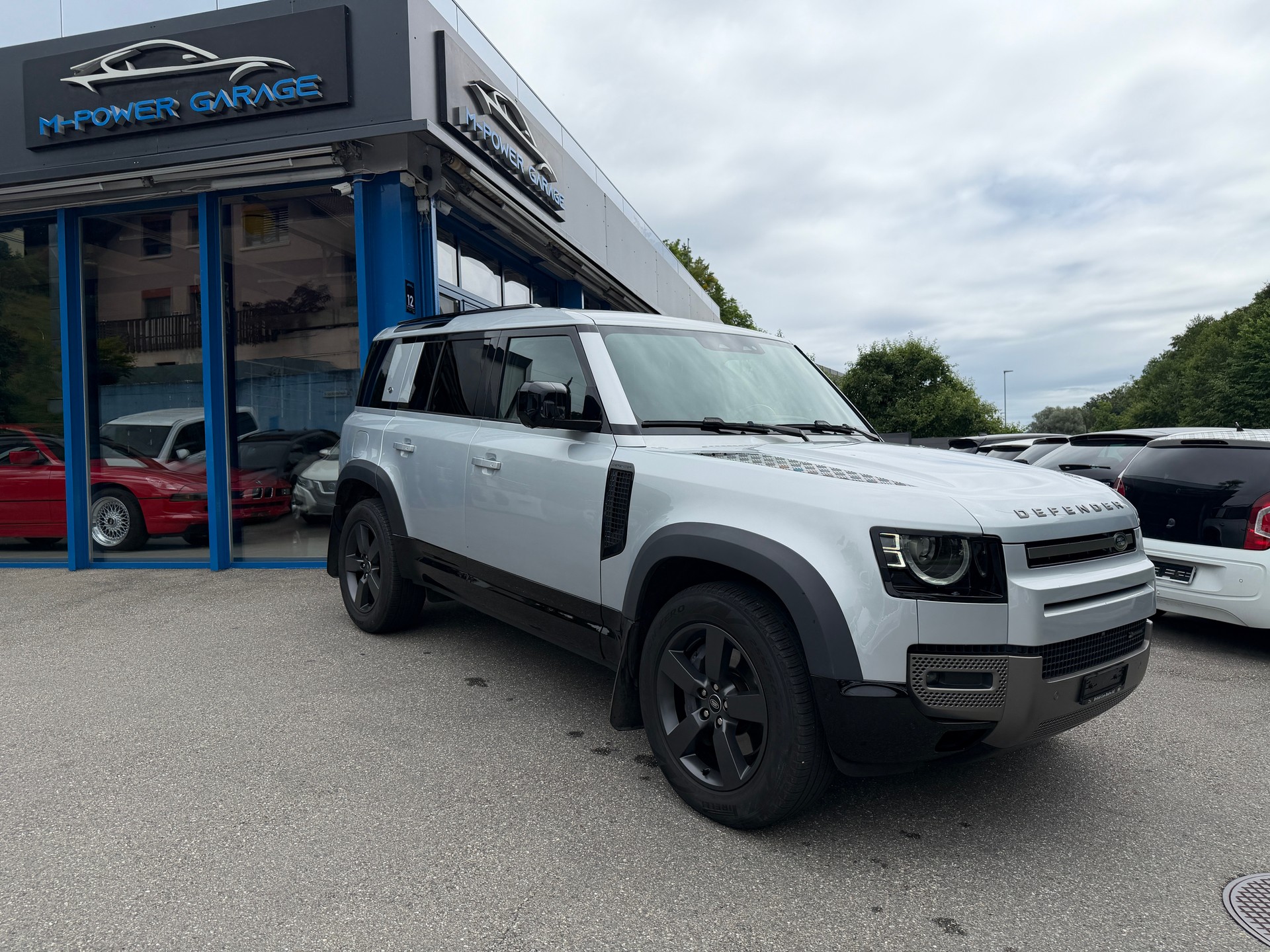 LAND ROVER Defender 110 P400e Si4 PHEV X-Dynamic HSE AT8-image-1
