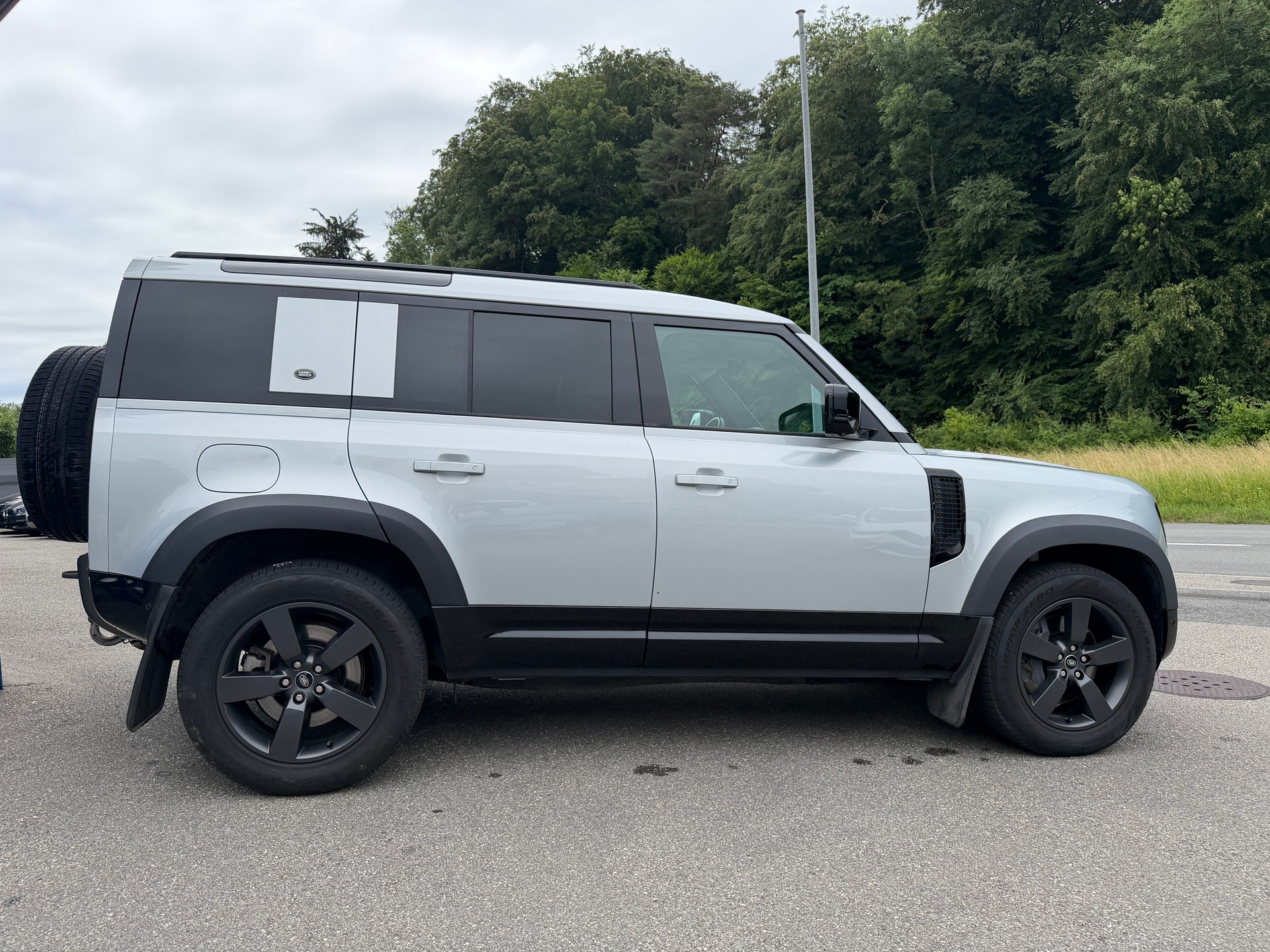 LAND ROVER Defender 110 P400e Si4 PHEV X-Dynamic HSE AT8-image-2