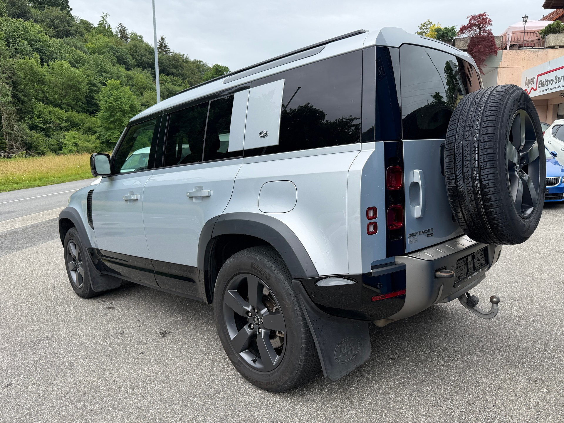 LAND ROVER Defender 110 P400e Si4 PHEV X-Dynamic HSE AT8-image-4