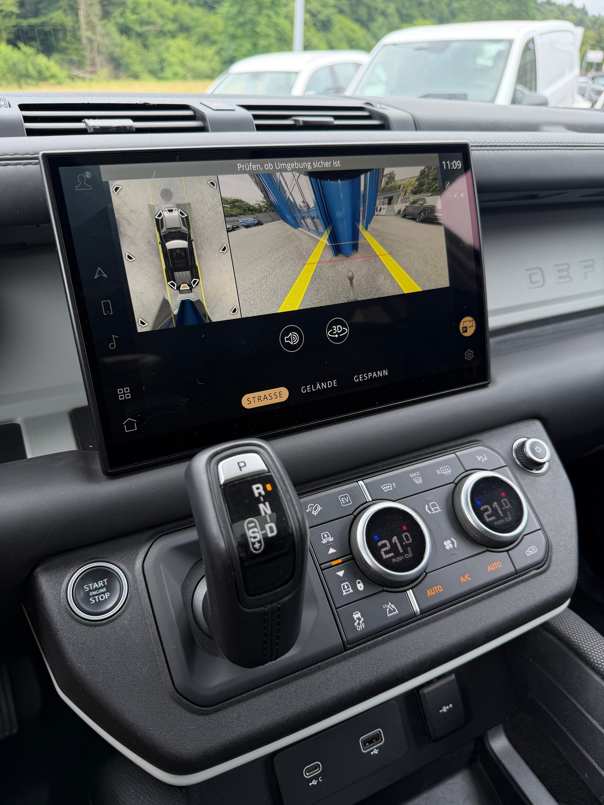 LAND ROVER Defender 110 P400e Si4 PHEV X-Dynamic HSE AT8-image-14
