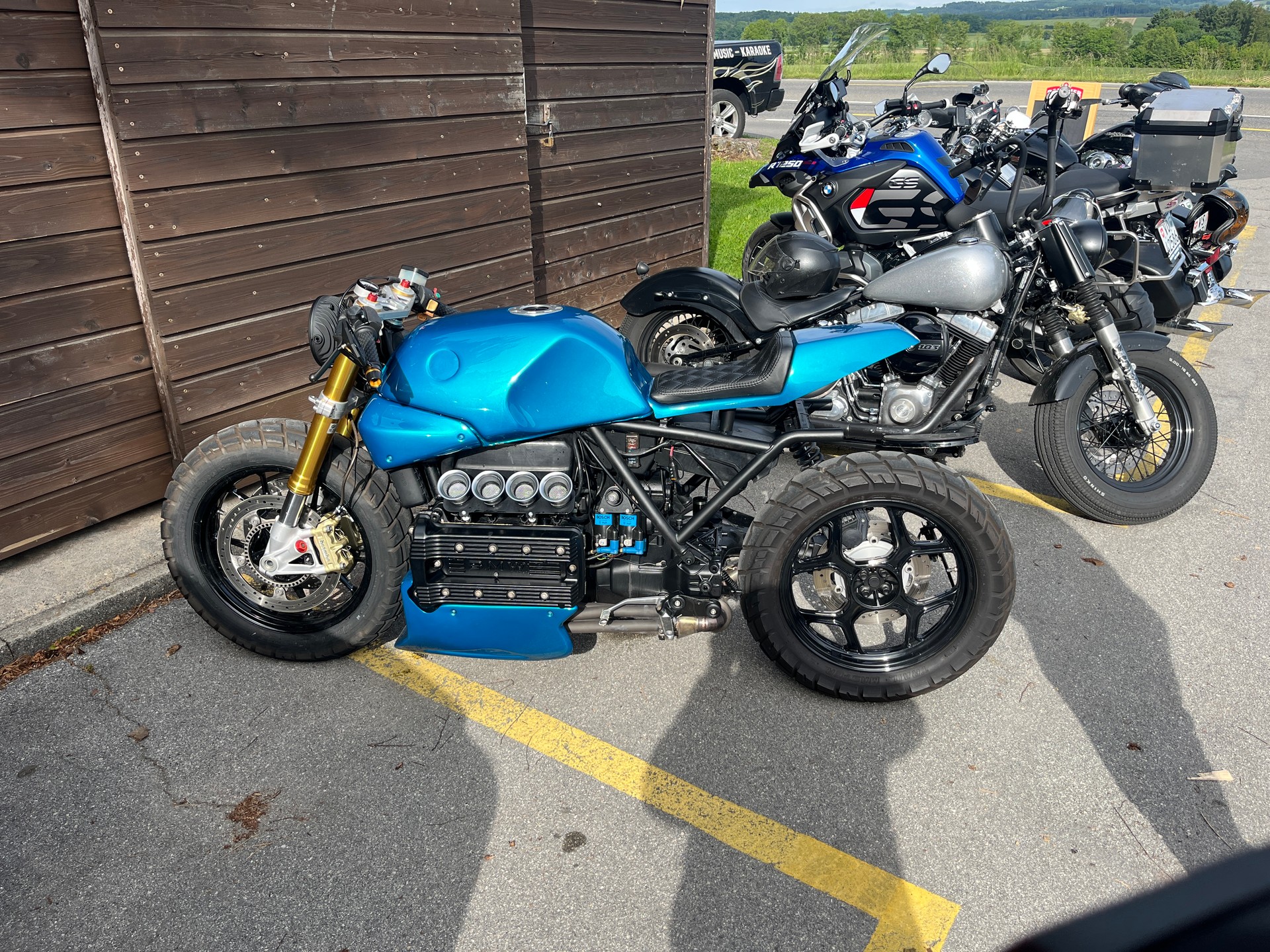 BMW Café Racer-image-0