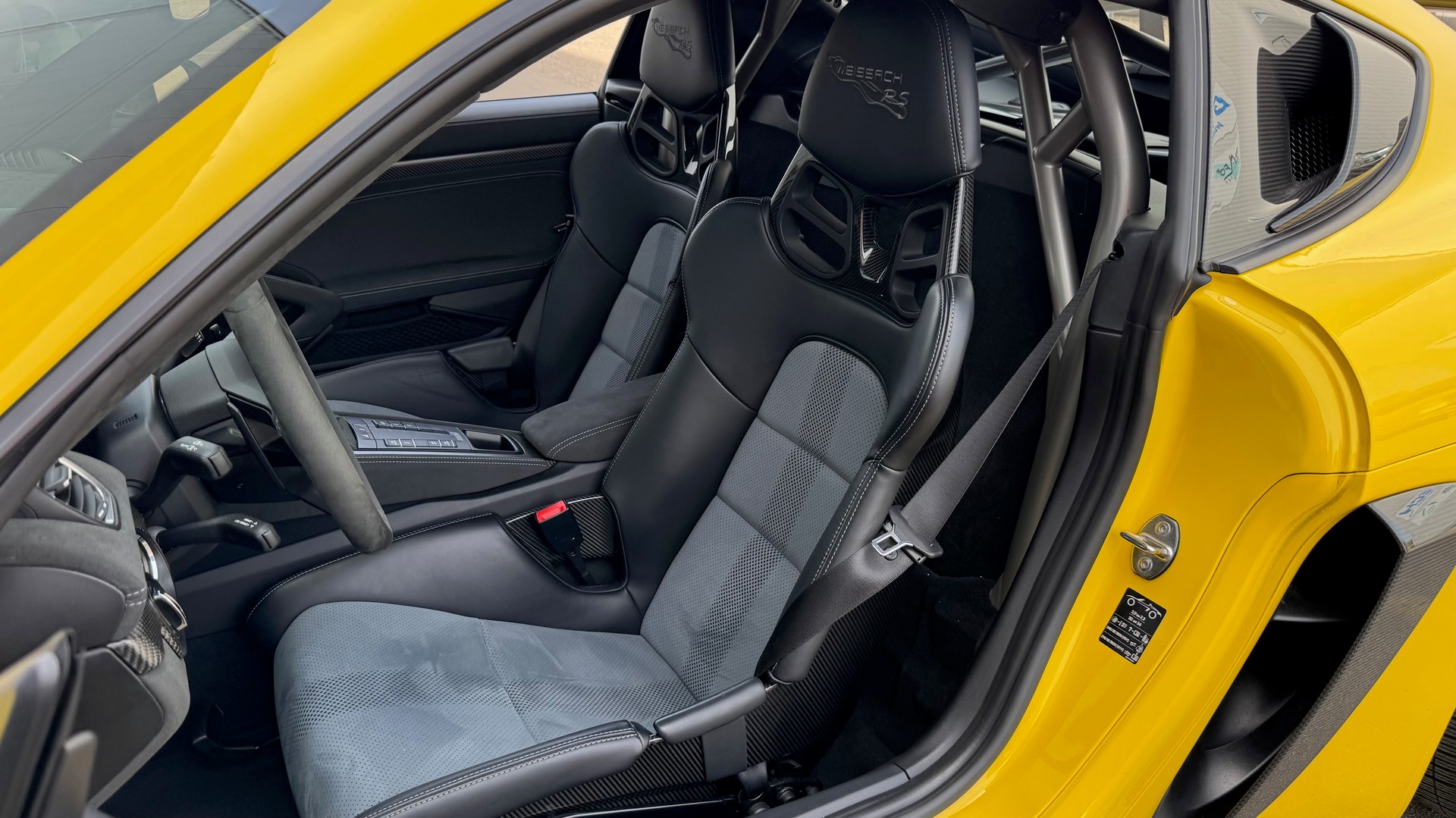 PORSCHE 718 Cayman GT4 RS PDK-image-11