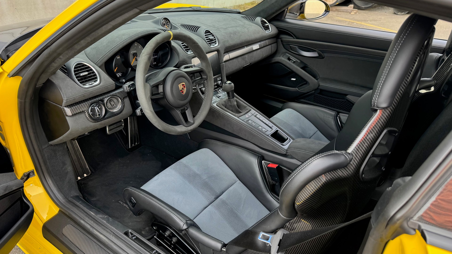PORSCHE 718 Cayman GT4 RS PDK-image-10