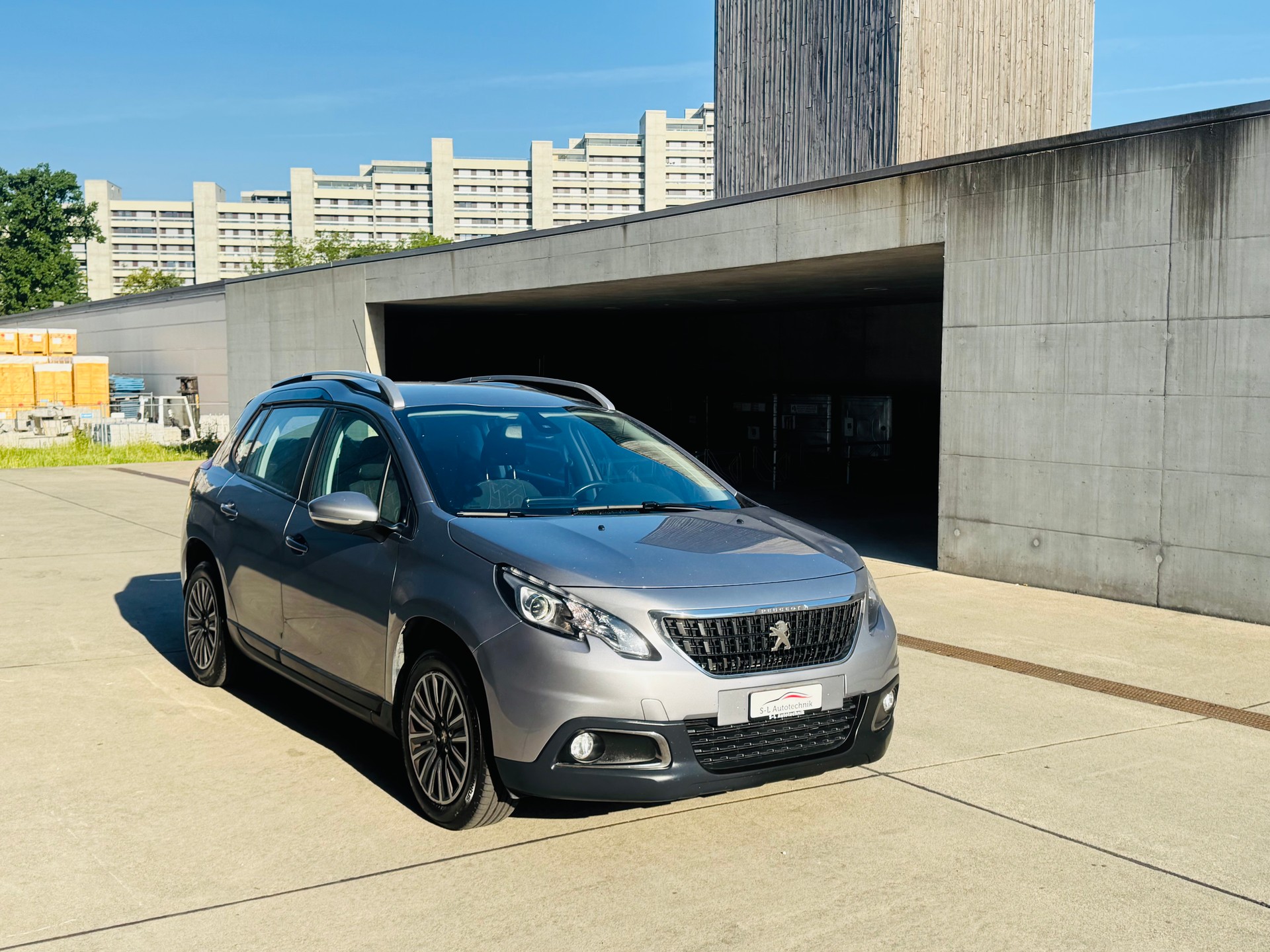 PEUGEOT 2008 1.2 PureTech Active EAT6-showroom-element-2
