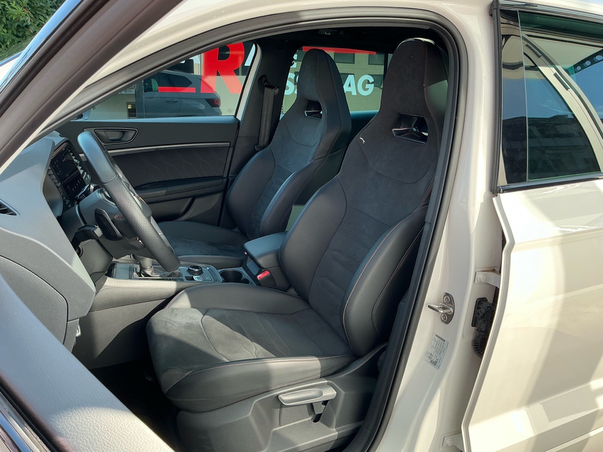 CUPRA Ateca VZ 4Drive *** AKRAPOVIC SPORTAUSPUFF ***-image-7
