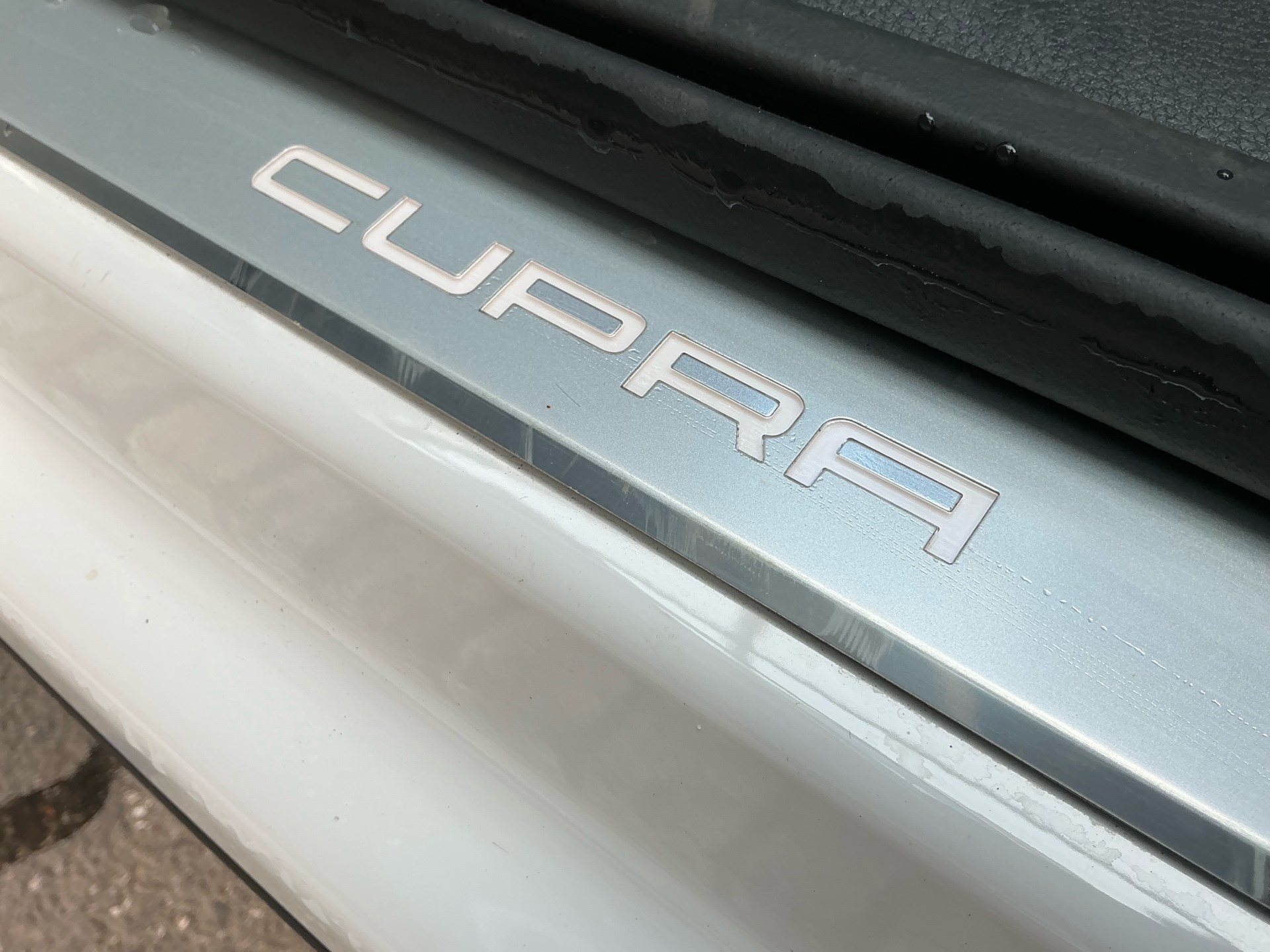 CUPRA Ateca VZ 4Drive *** AKRAPOVIC SPORTAUSPUFF ***-image-29