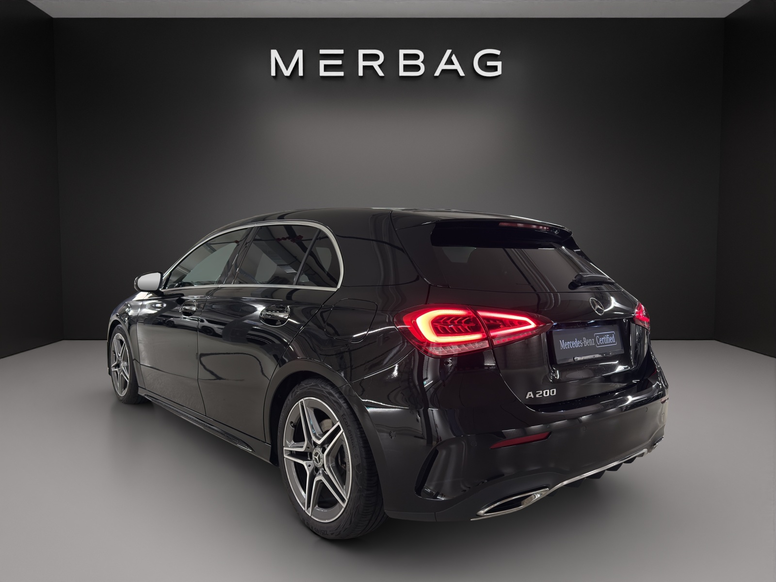 MERCEDES-BENZ A 200 AMG Line 7G-DCT-image-5