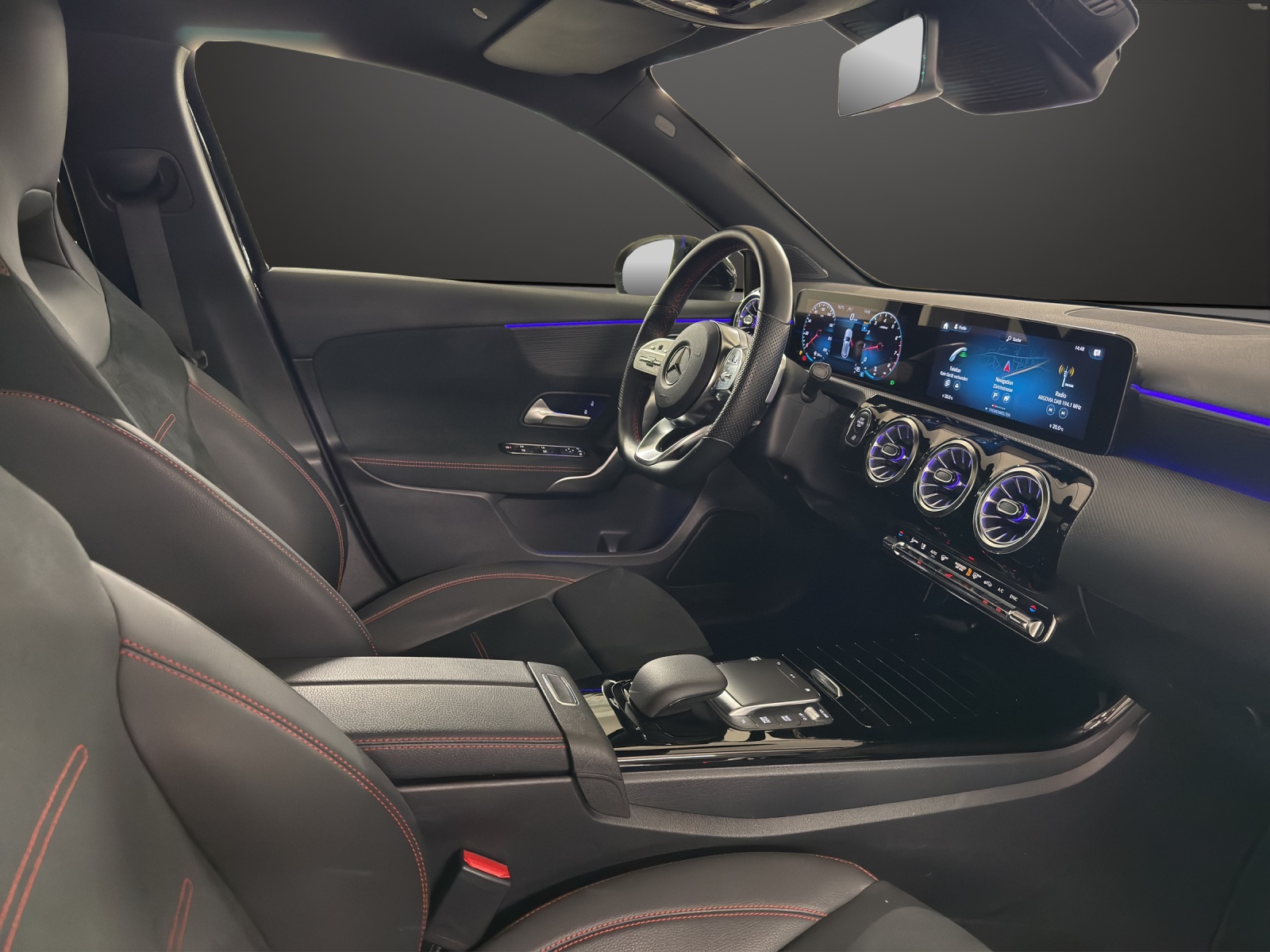 MERCEDES-BENZ A 200 AMG Line 7G-DCT-image-10