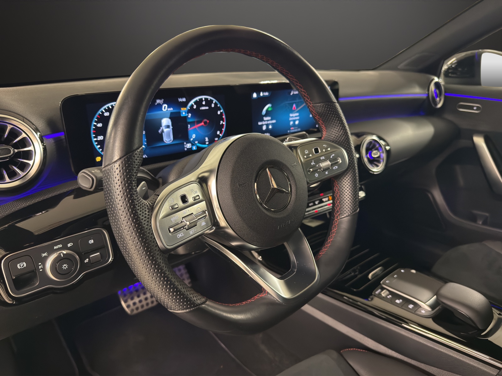 MERCEDES-BENZ A 200 AMG Line 7G-DCT-image-11