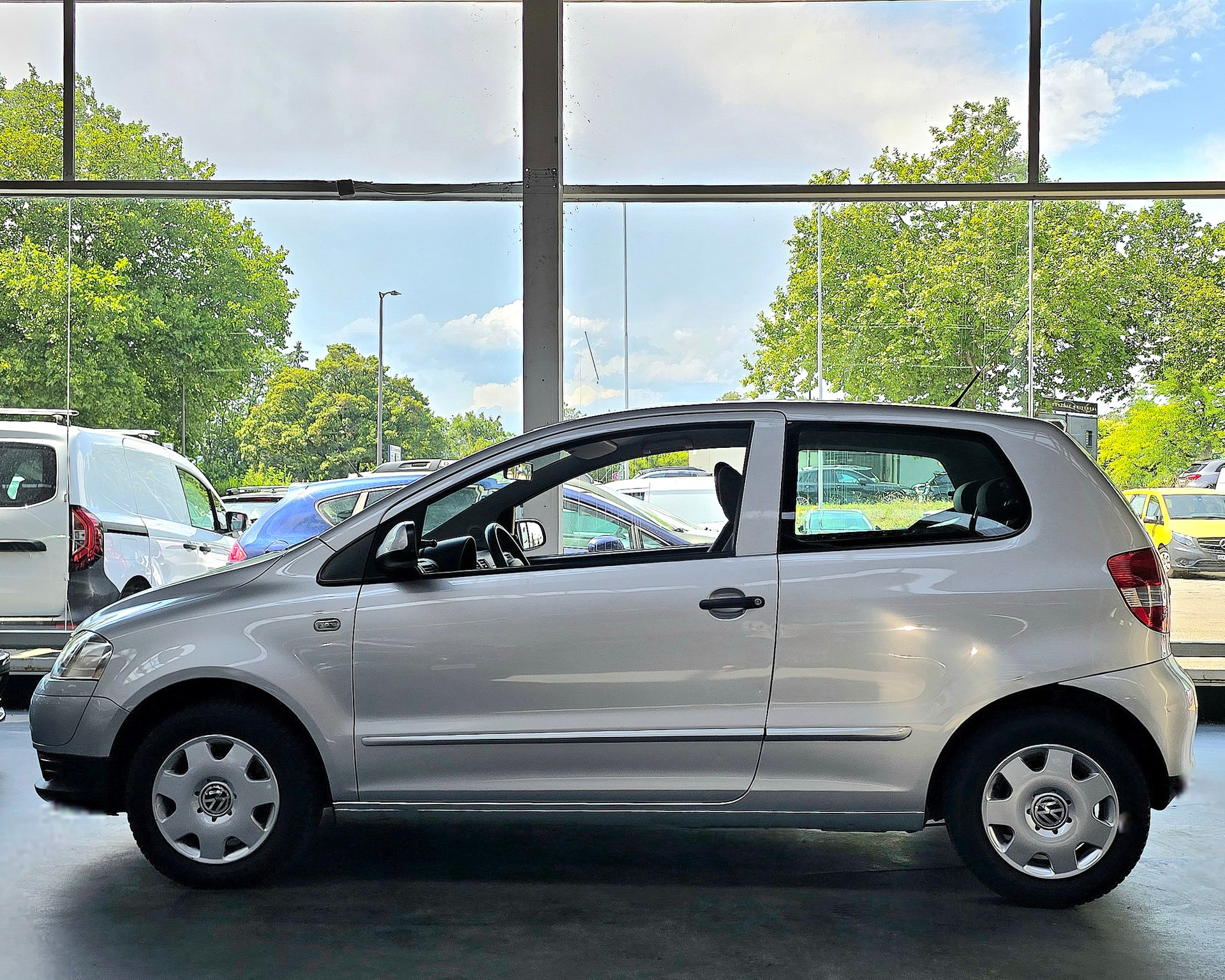 VW Fox 1.2-showroom-element-3