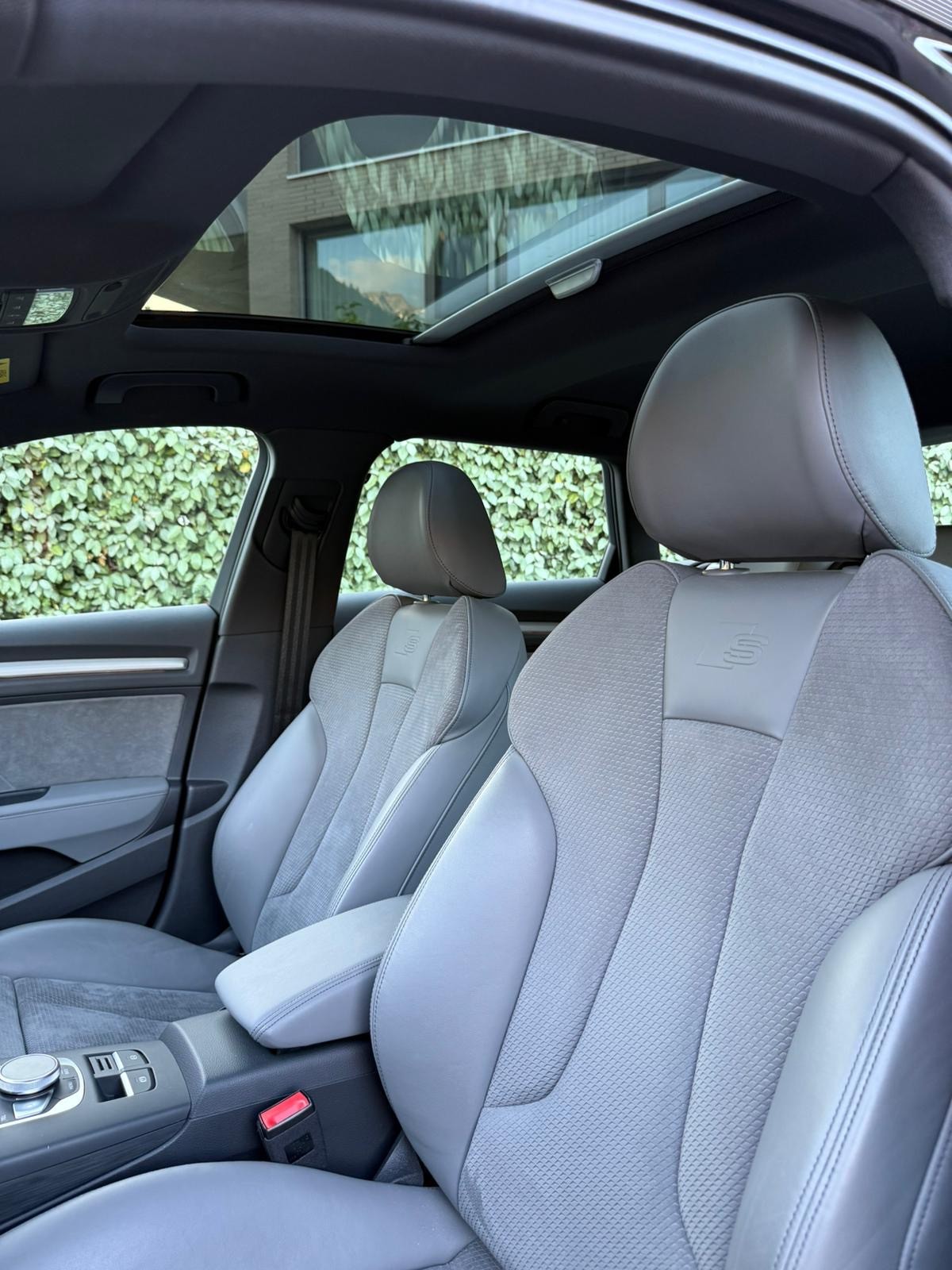 AUDI A3 Sportback 2.0 TFSI Sport quattro S-tronic-showroom-element-3