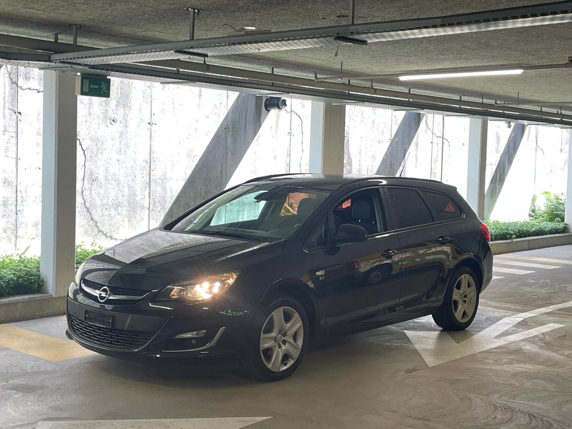 OPEL Astra ST 1.4i 16V Turbo Anniversary Ed // MFK NEU-image-9