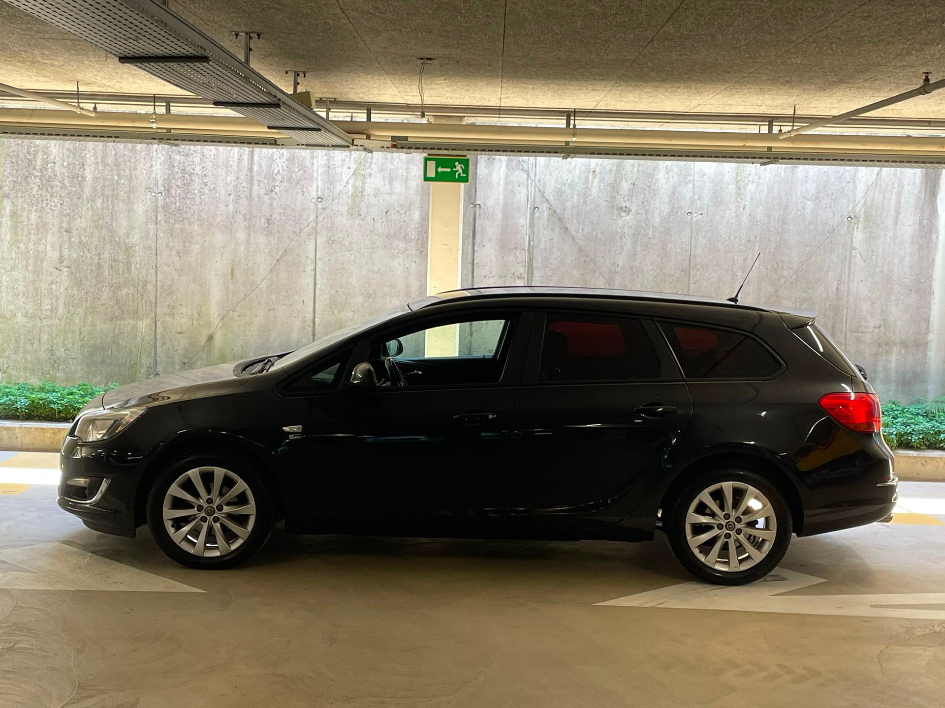 OPEL Astra ST 1.4i 16V Turbo Anniversary Ed // MFK NEU-showroom-element-2