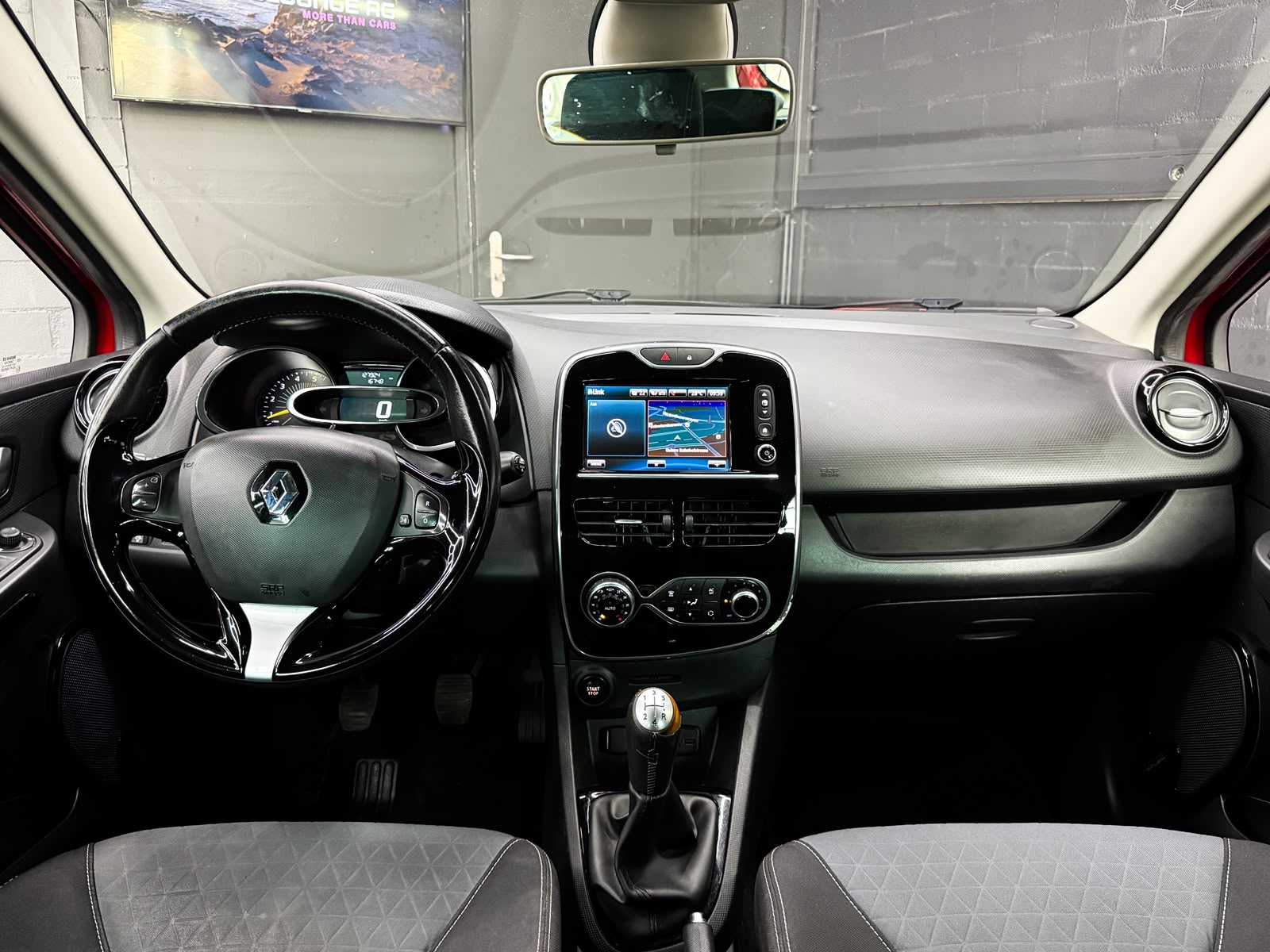 RENAULT Clio 1.5 dCi Swiss Edition-image-9